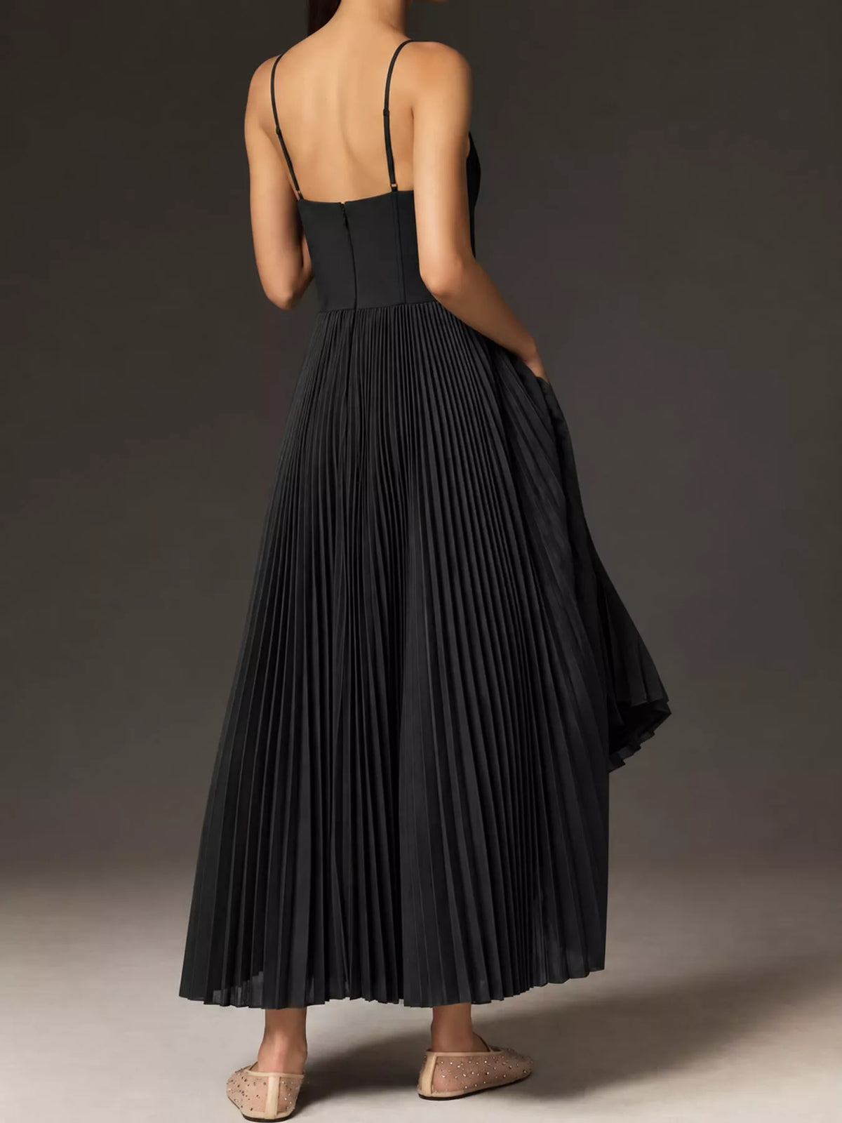 Black pleated sweetheart neck midi dress — back view