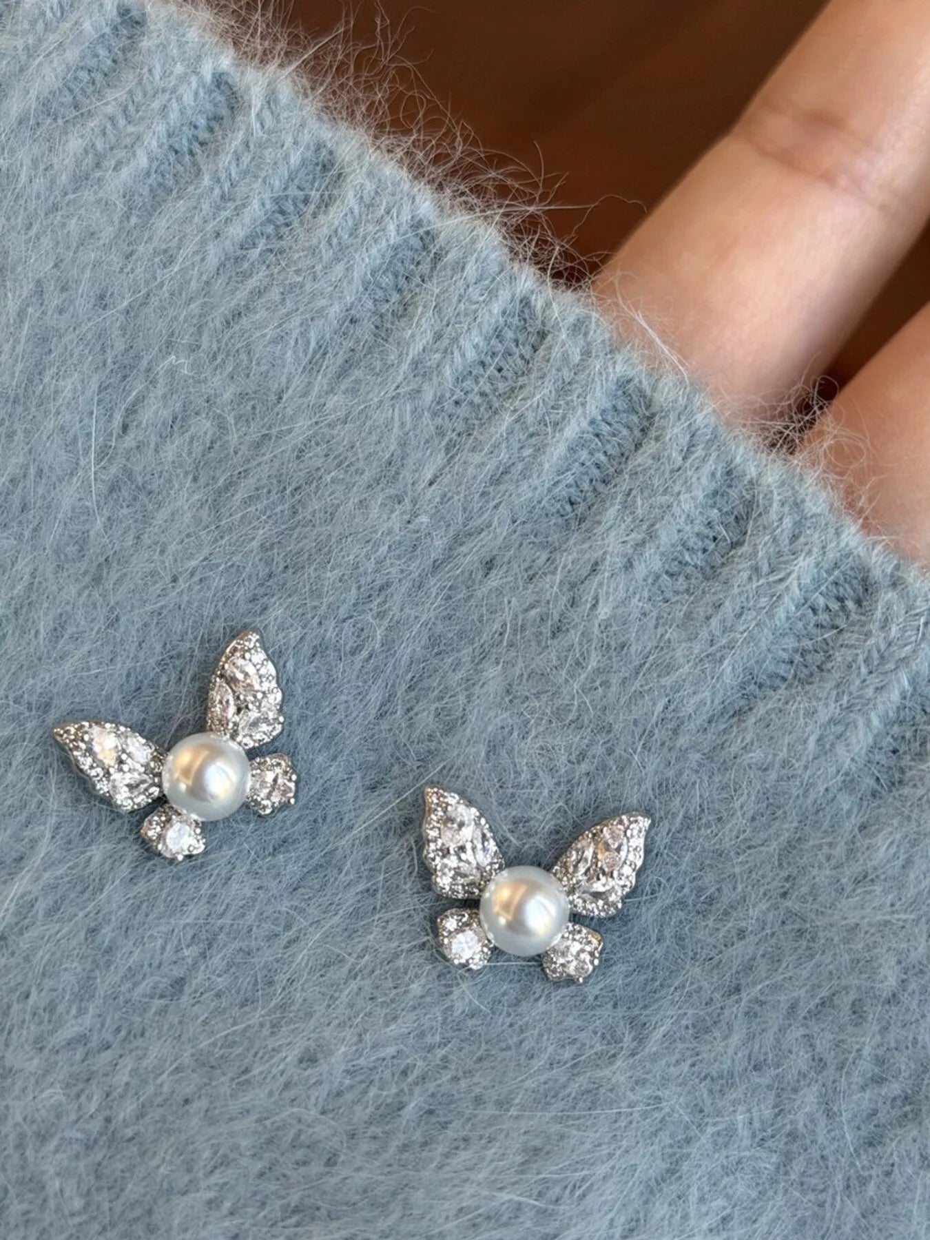 Trendsi Butterfly Pearl Stud Earrings -