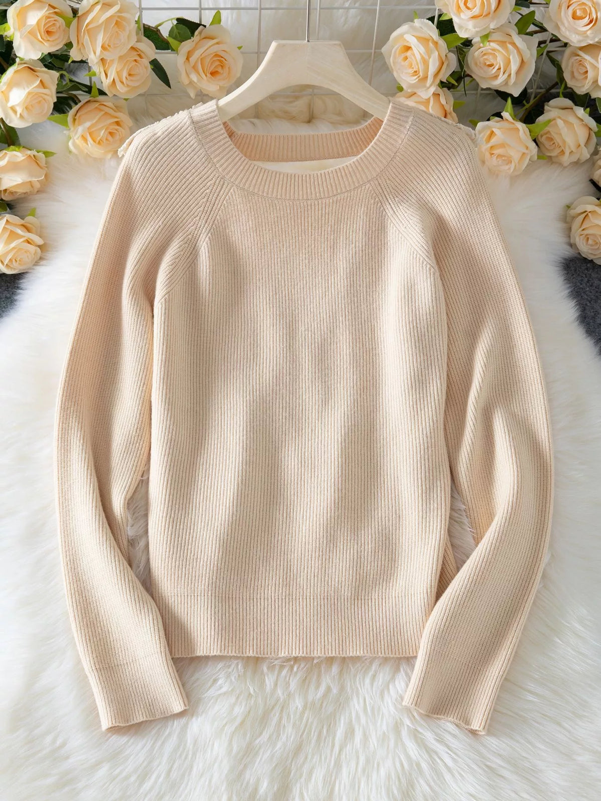 Round neck long sleeve sweater, product view