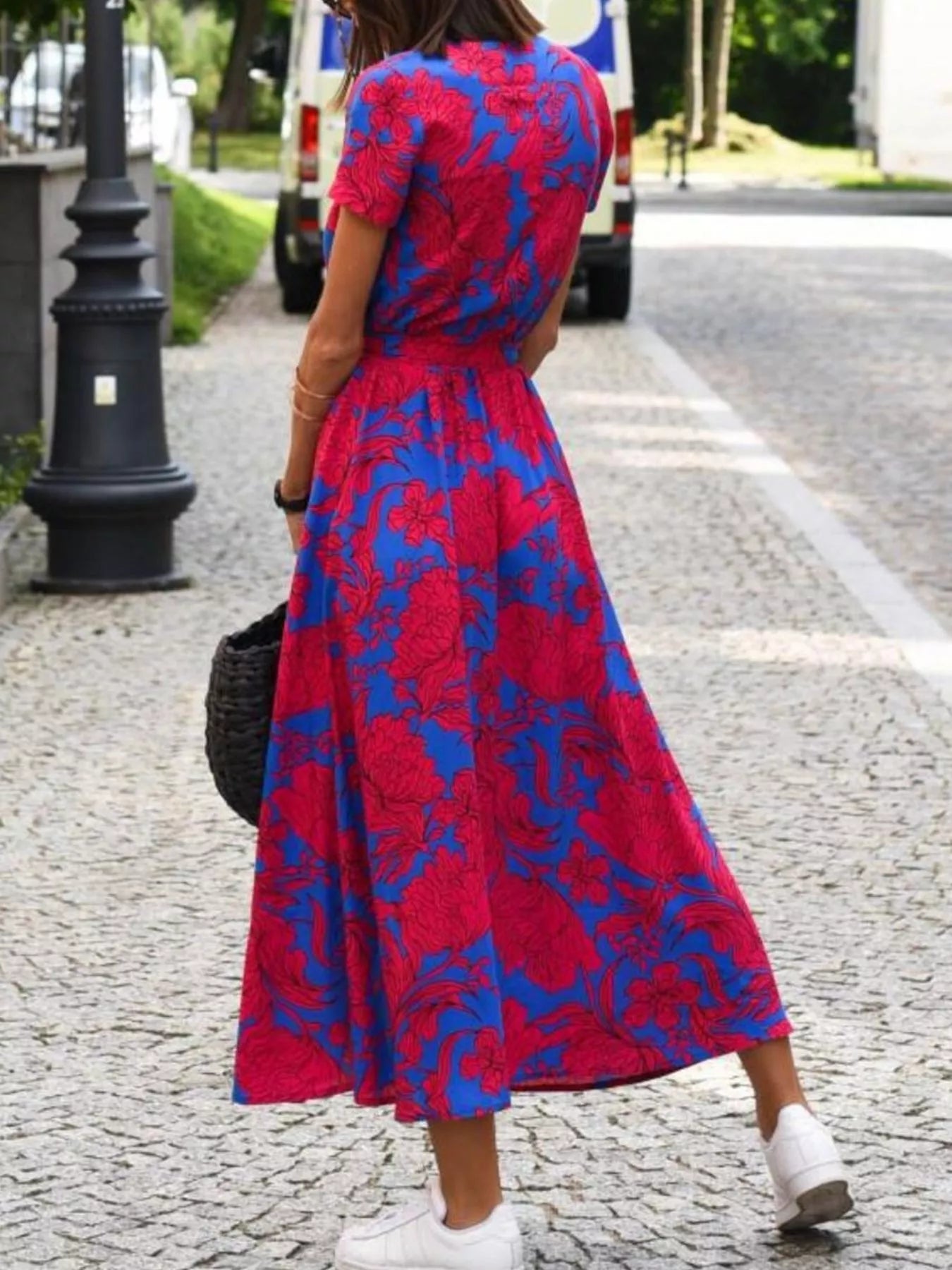Floral-print short sleeve slit dress