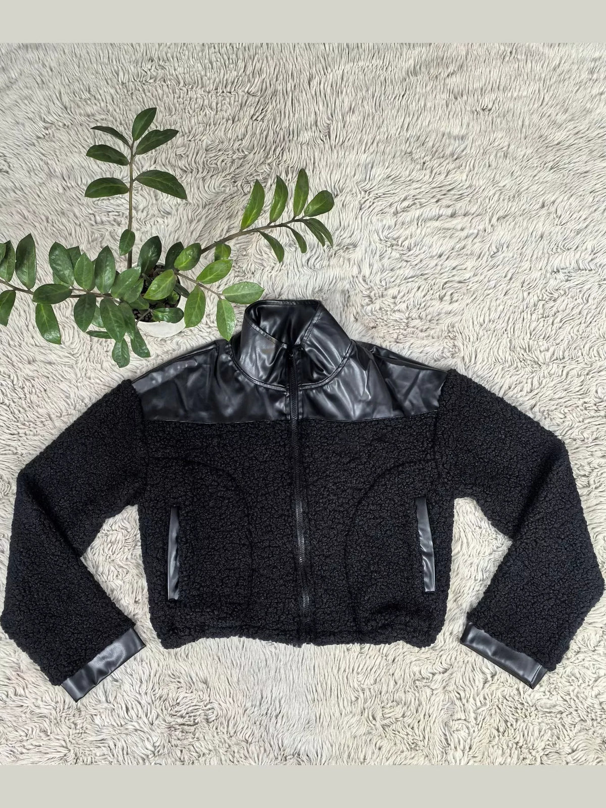 Sherpa-contrast jacket, black flat front
