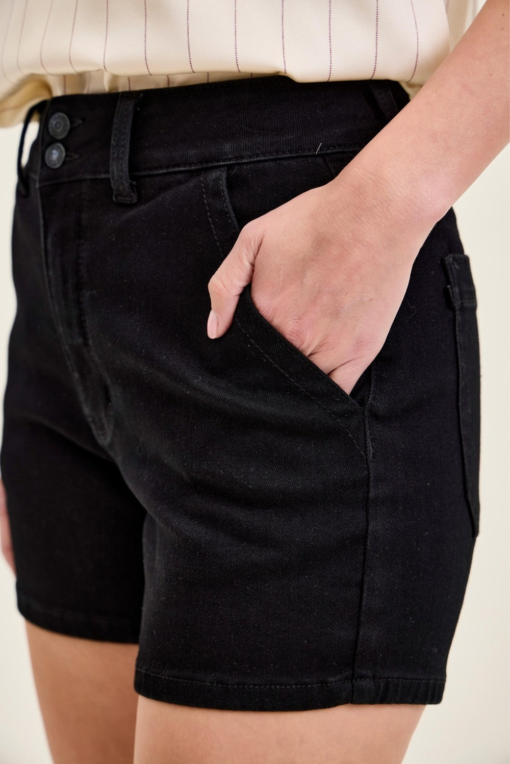 Women's shorts – product view 5