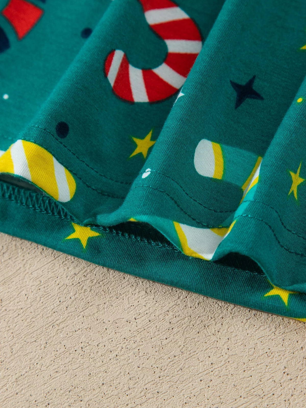Candy-cane lounge set, candy cane print seam