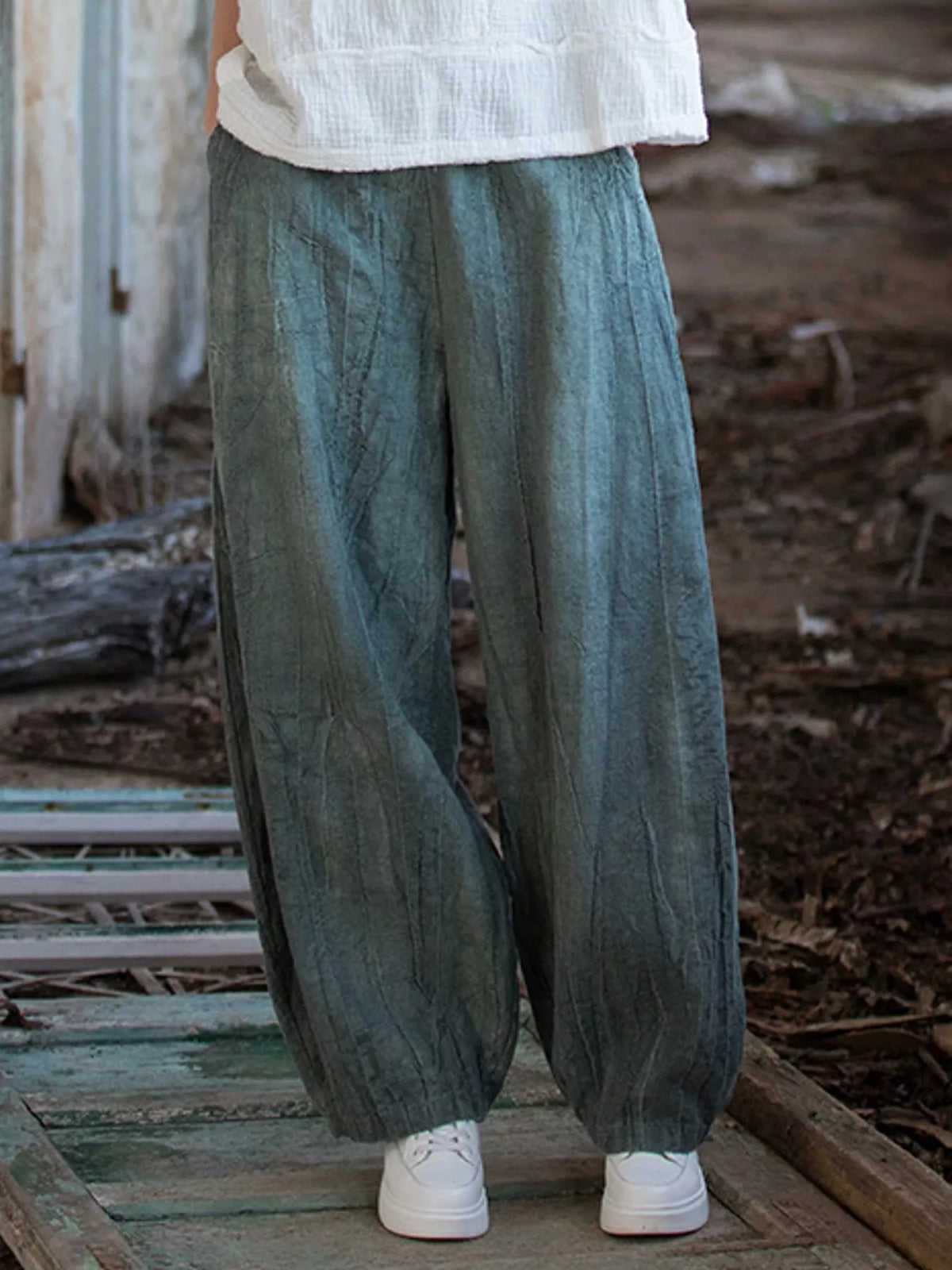 pants, back view