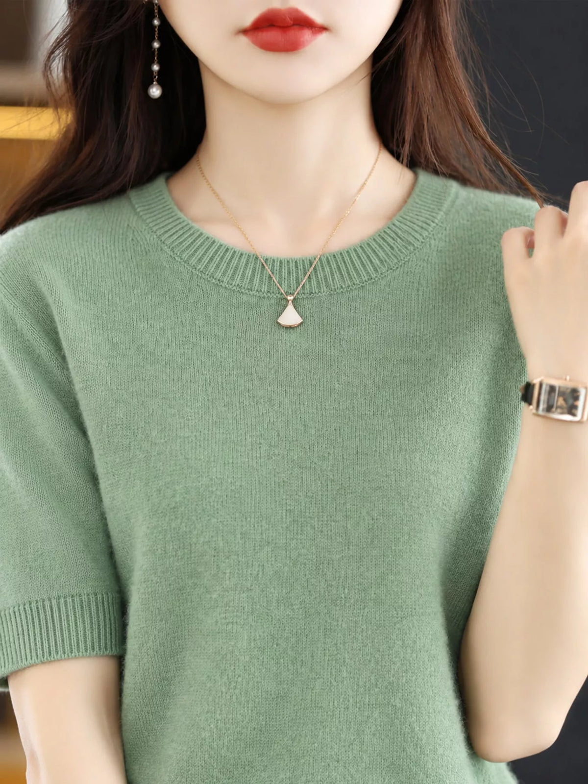 Green round neck short sleeve sweater