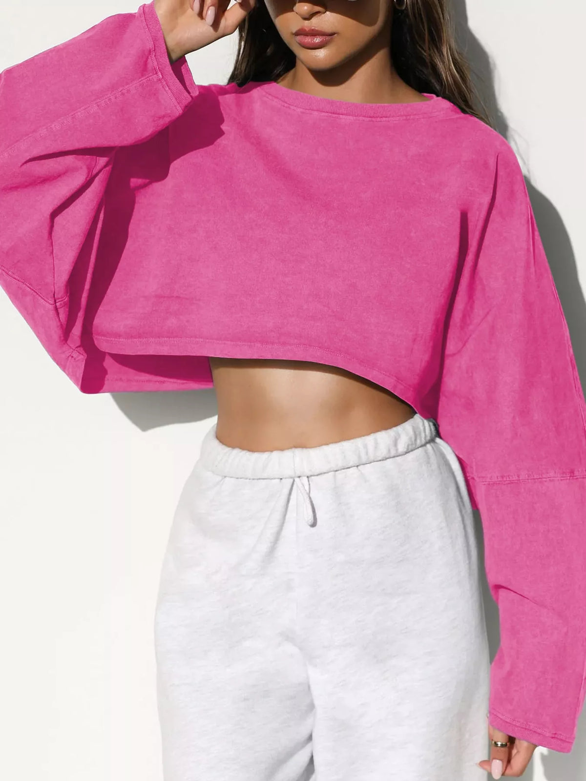 Cropped Sweatshirt in pink, front view