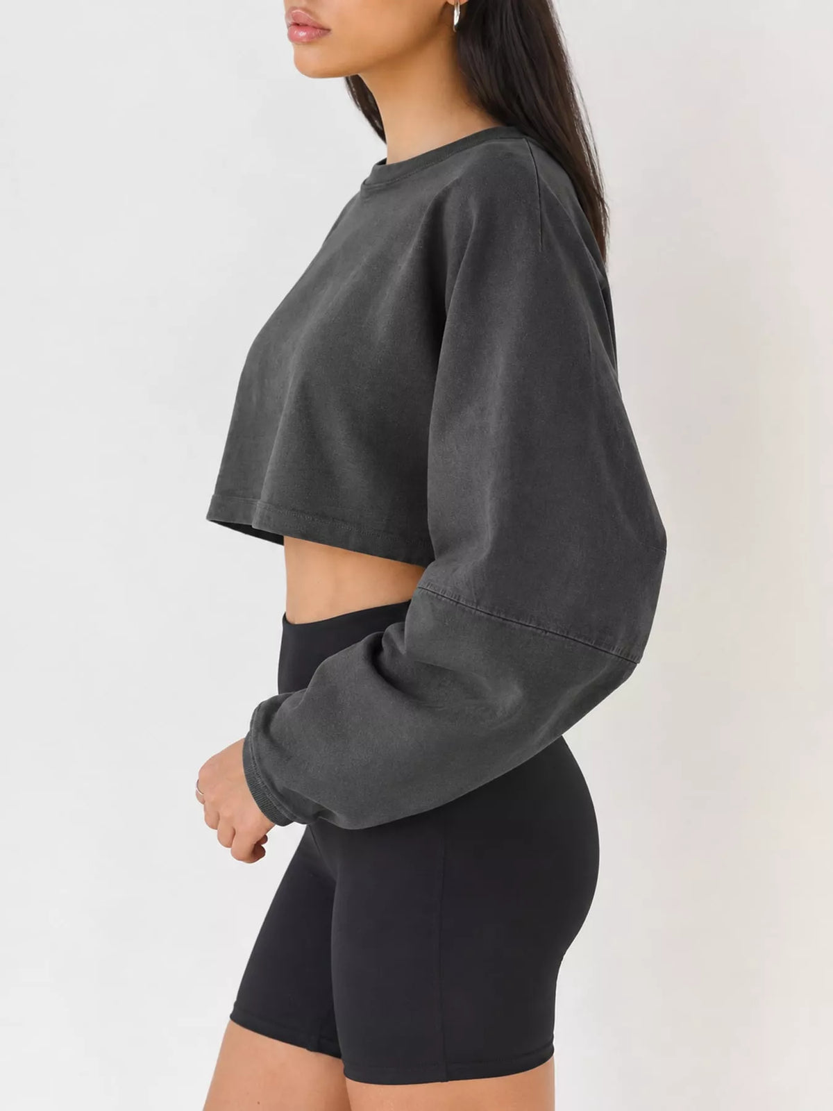 Cropped Sweatshirt in dark gray, side view