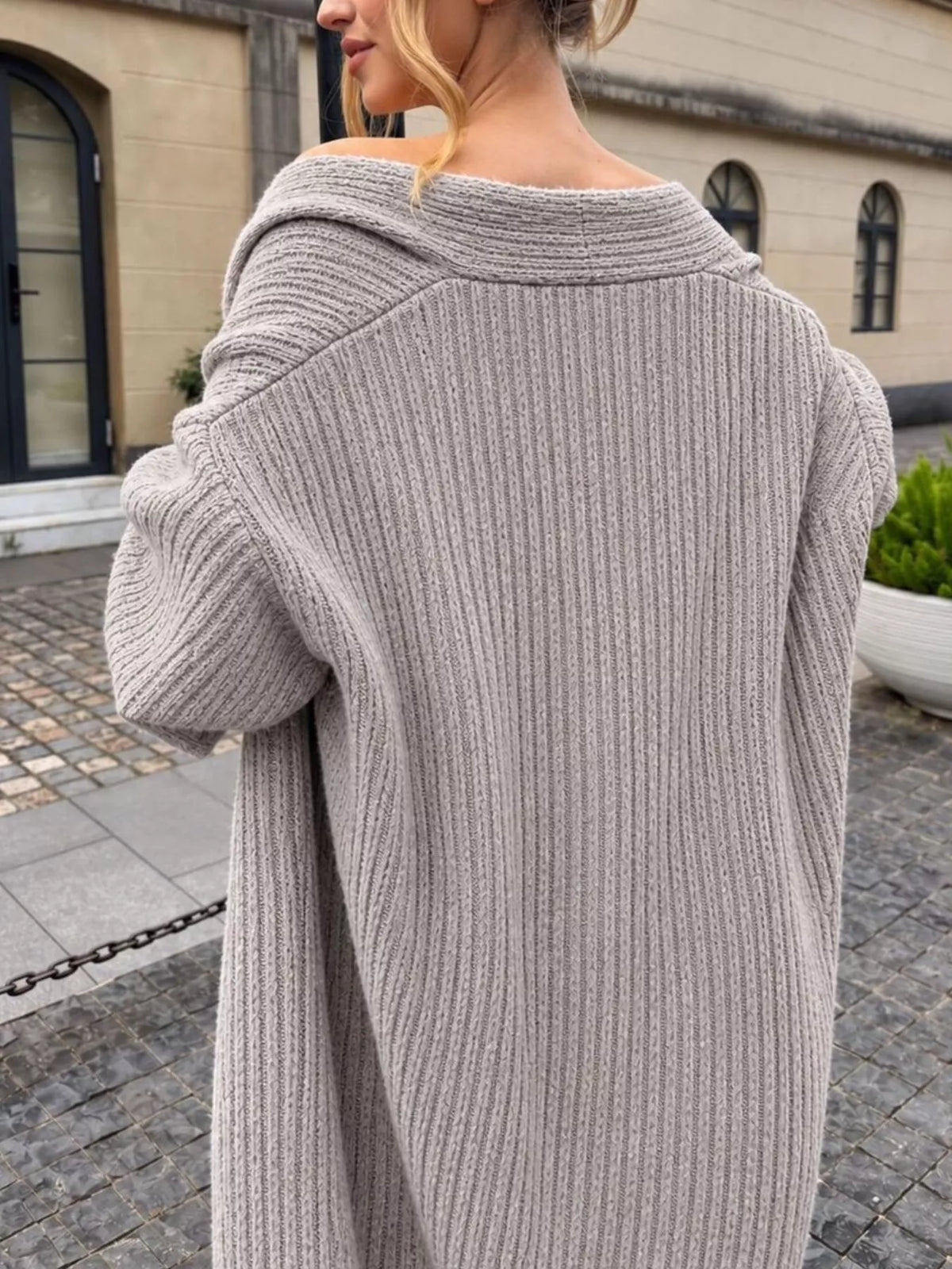 Three-piece knit set, gray cardigan back