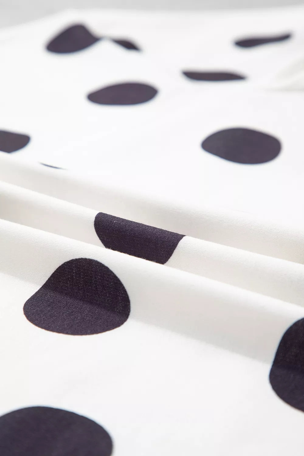 White polka dot round neck sweatshirt