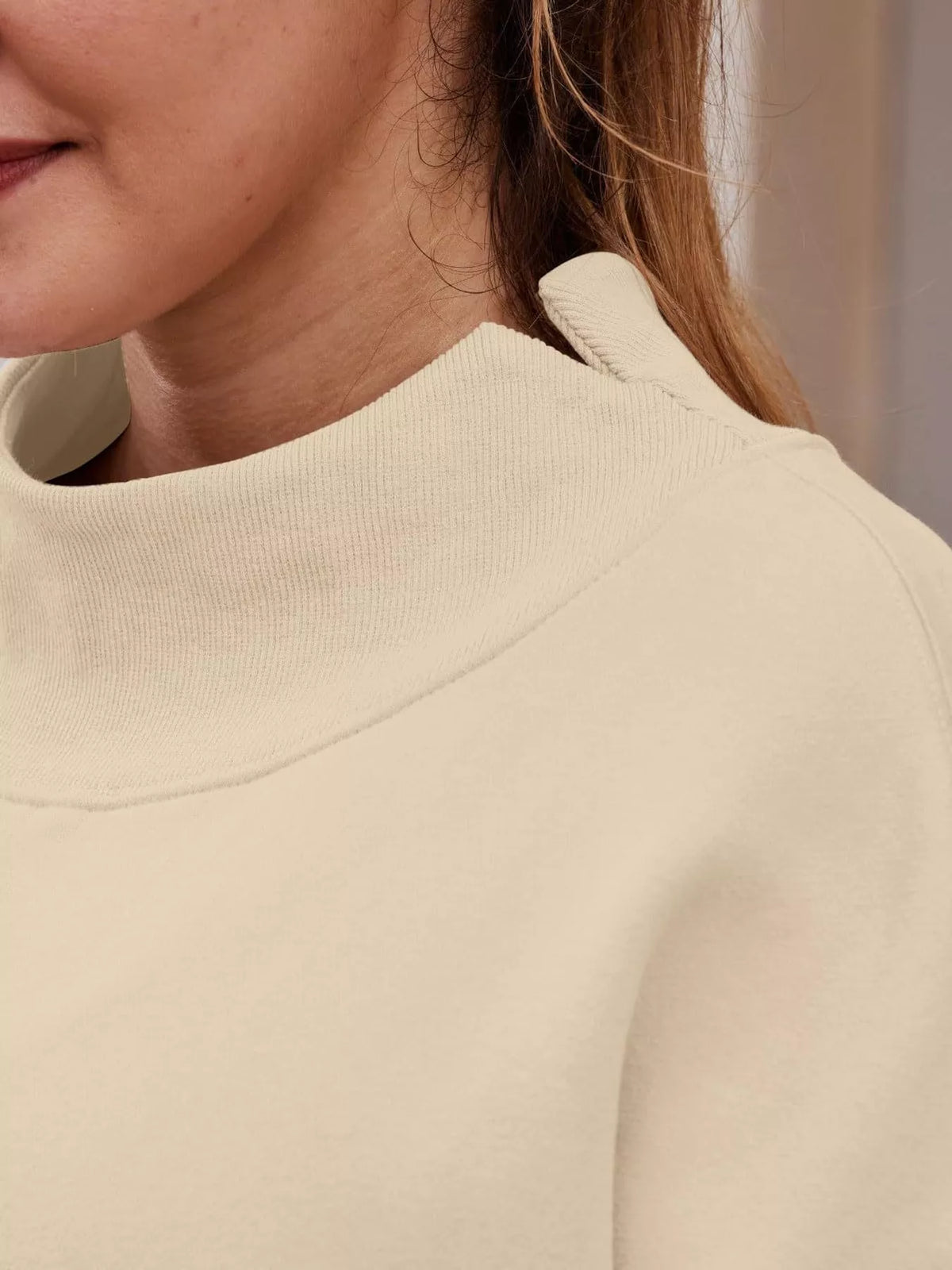 Oversized sweatshirt, cream neckline detail