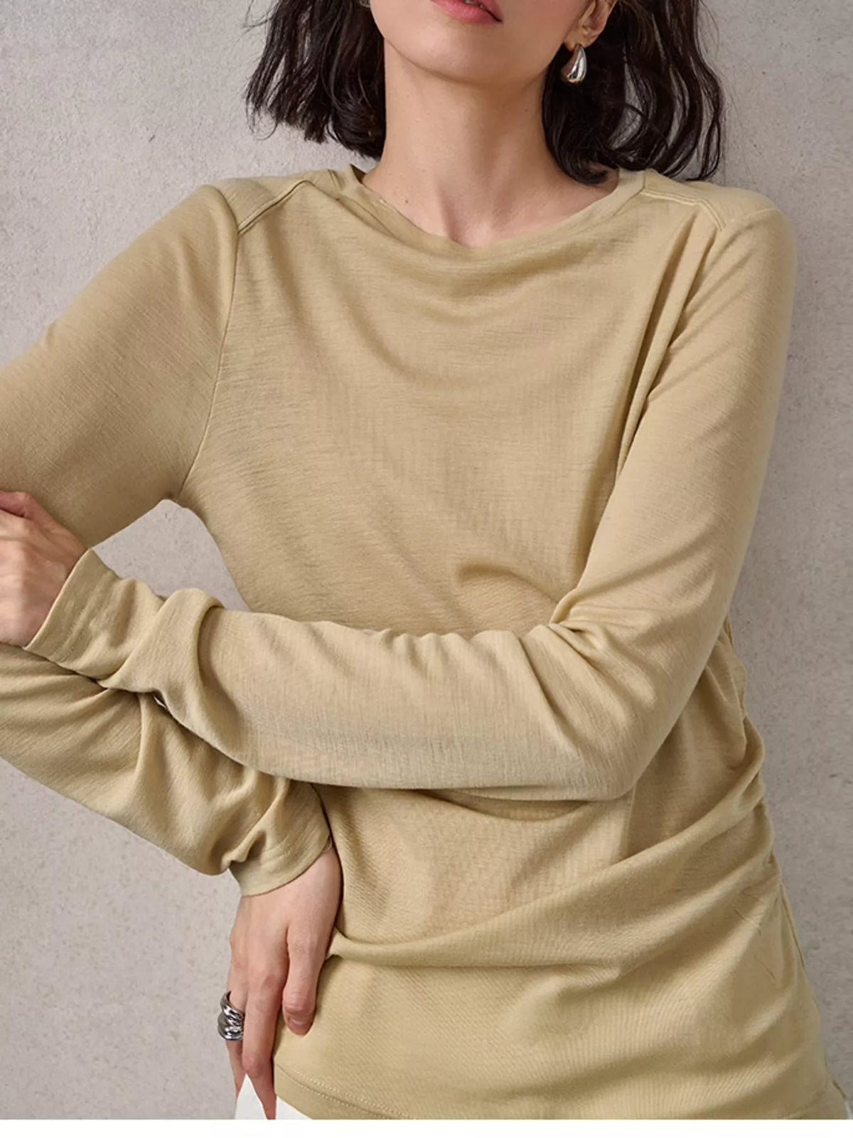 Round neck long sleeve t-shirt, construction and design details