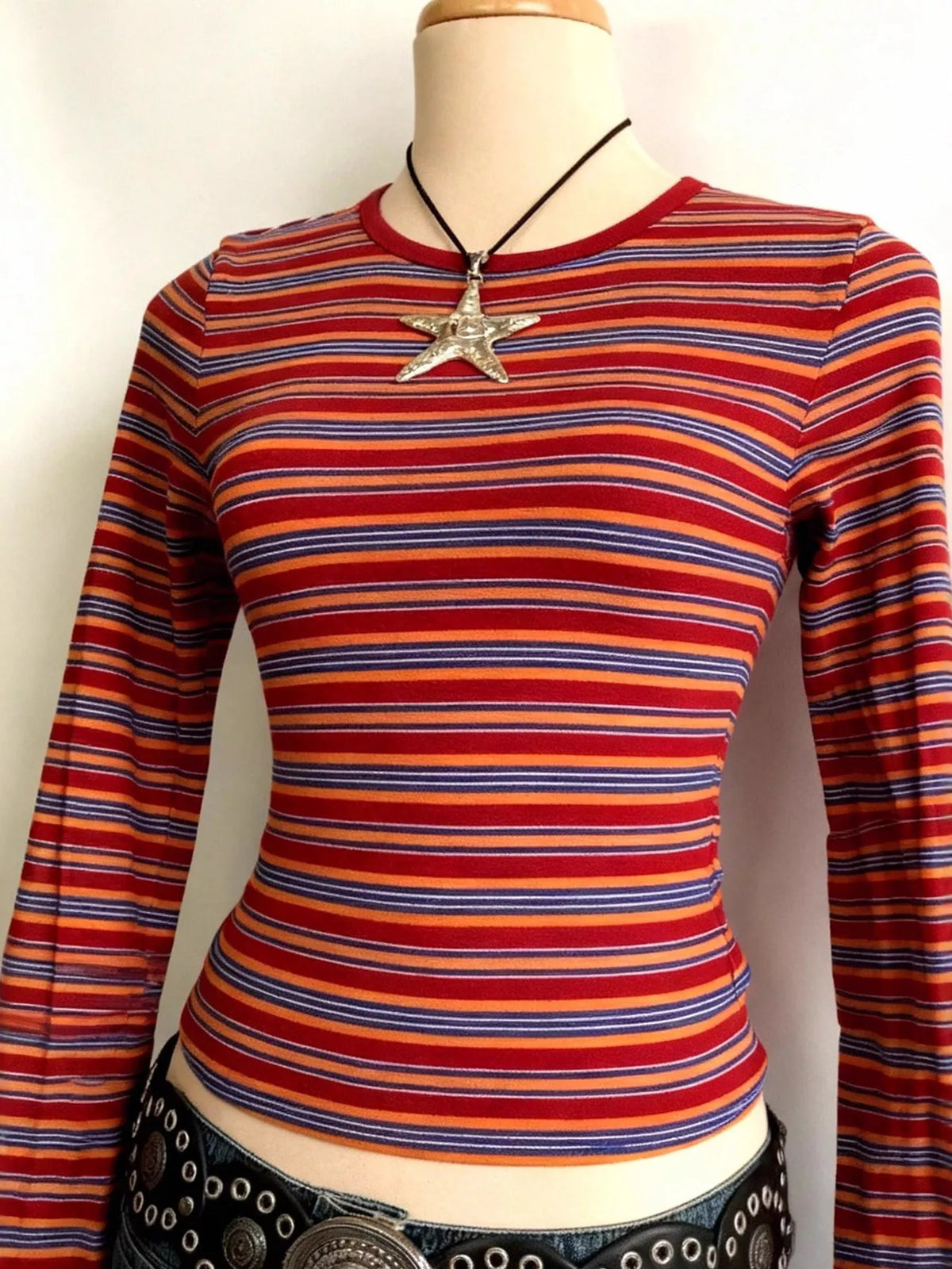 Round neck long sleeve t-shirt, construction and design details