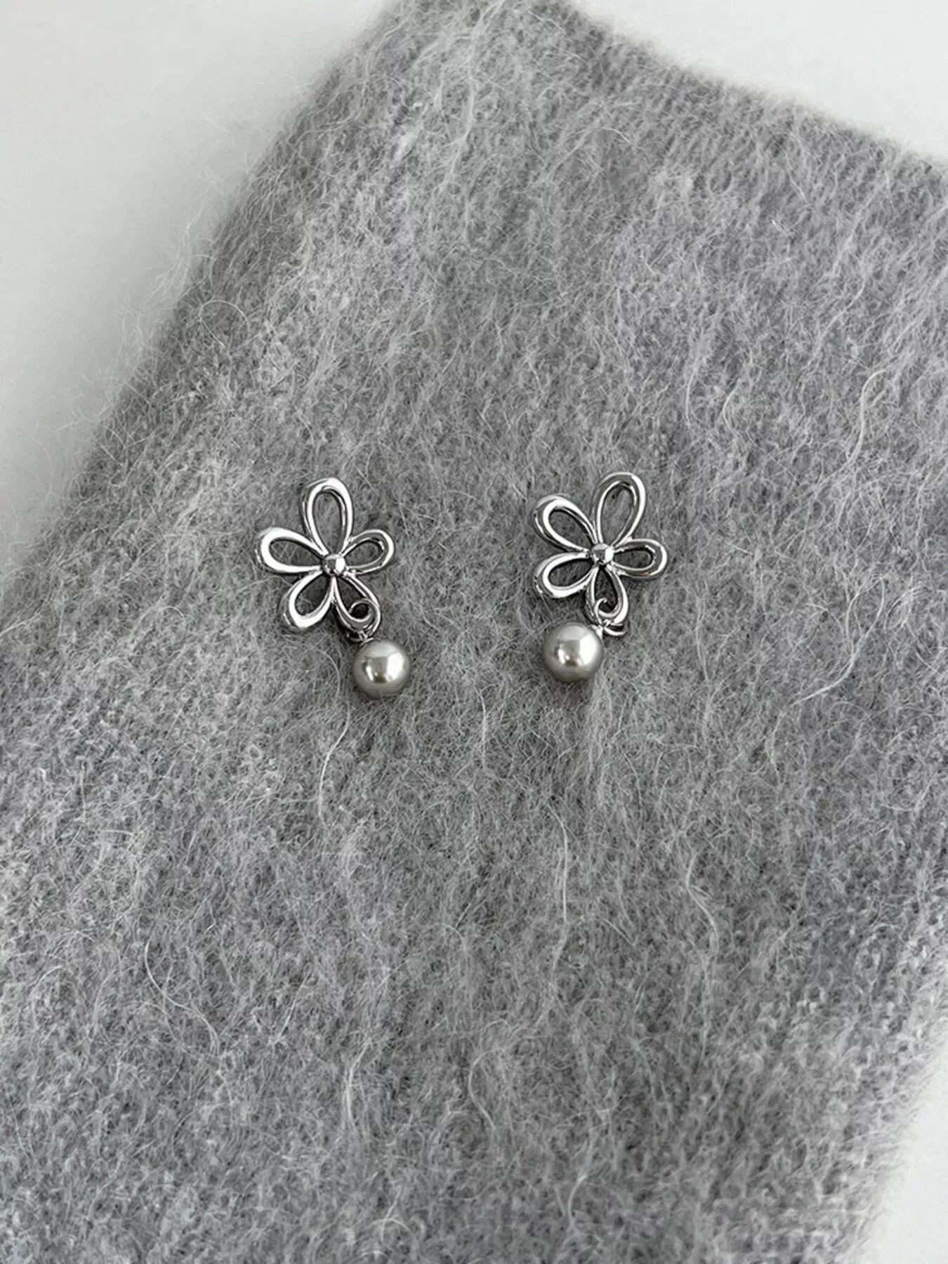Trendsi Flower Pearl Drop Earrings -