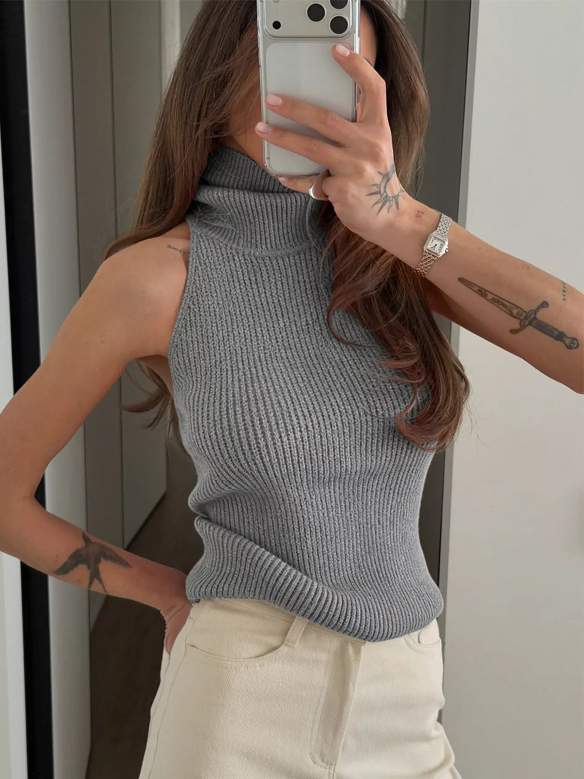 Gray ribbed halter-neck tank, front and neckline detail
