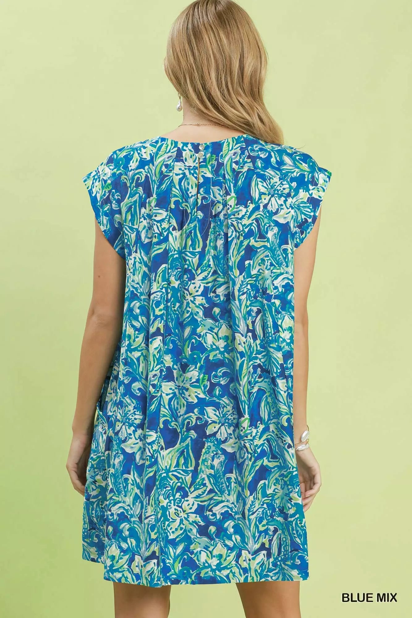 Women's apparel – product view 3