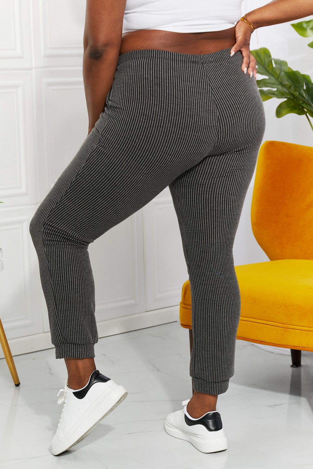 Women's joggers – product view 7