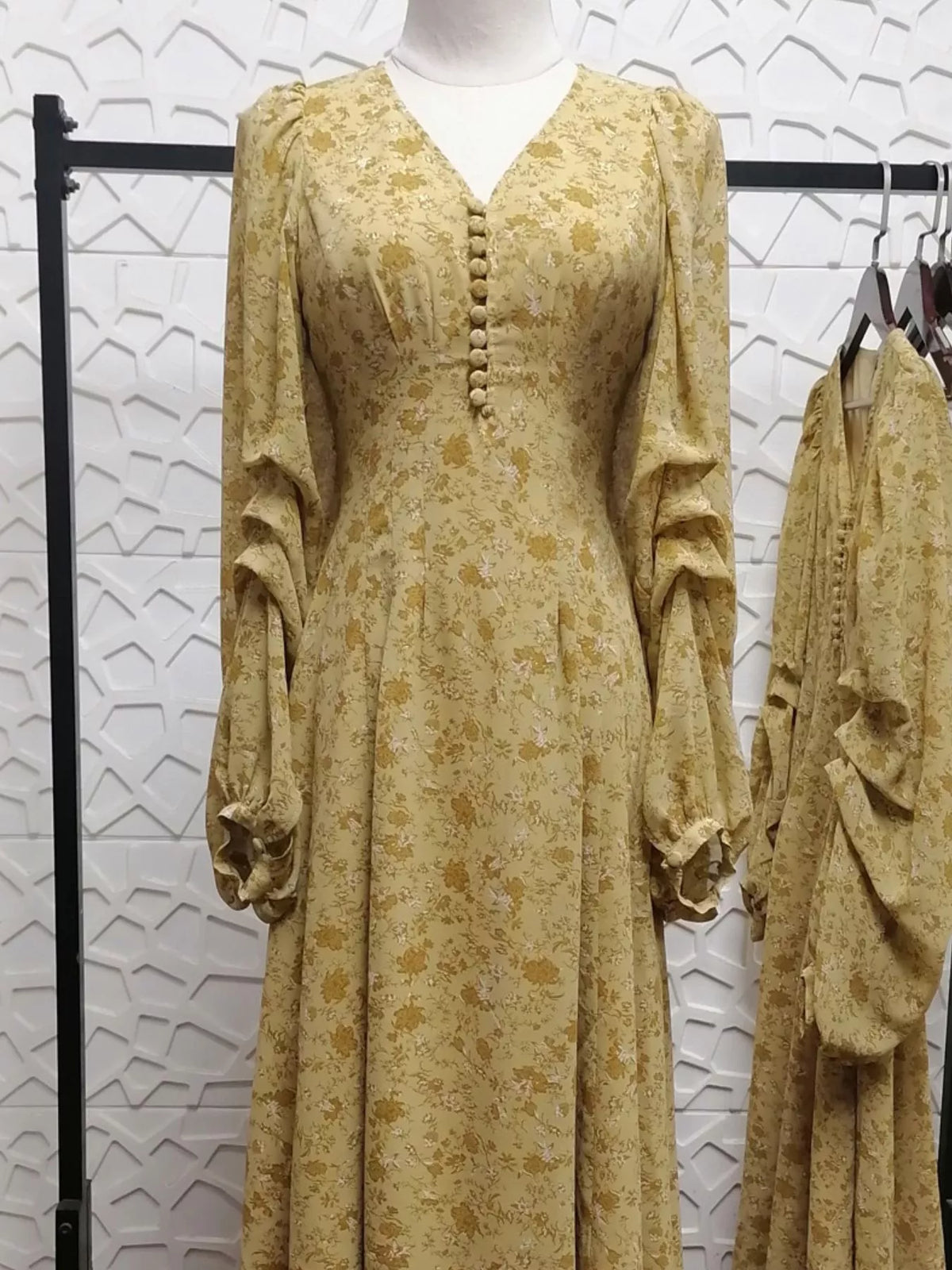 Floral midi dress, mannequin front