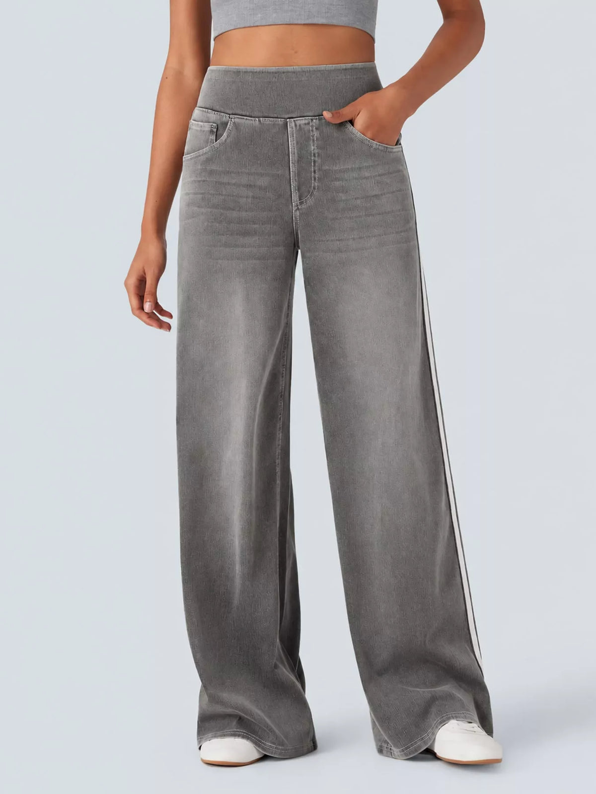 Wide-Leg Side-Stripe Jeans in gray