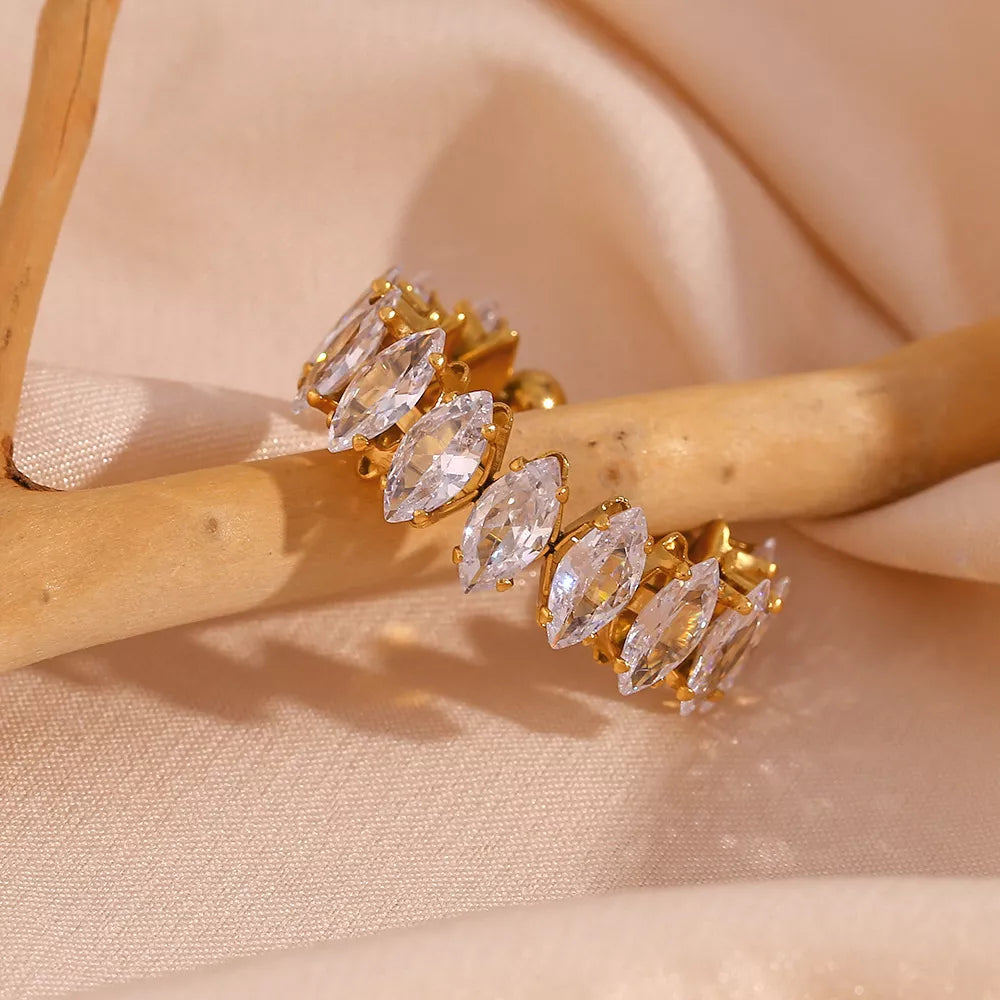 Gold-plated zircon bracelet and ring set — ring stones close up