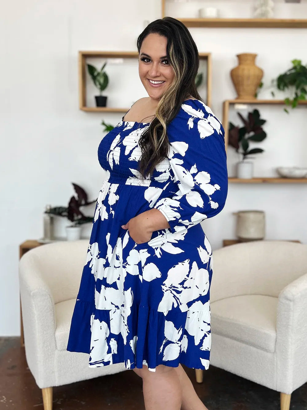Women's apparel – product view 11