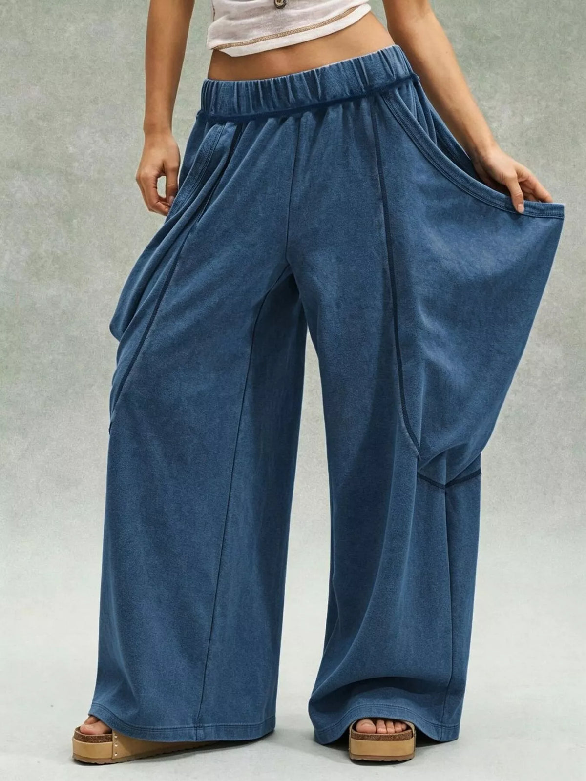 Blue wide-leg cargo pants, side pocket extended