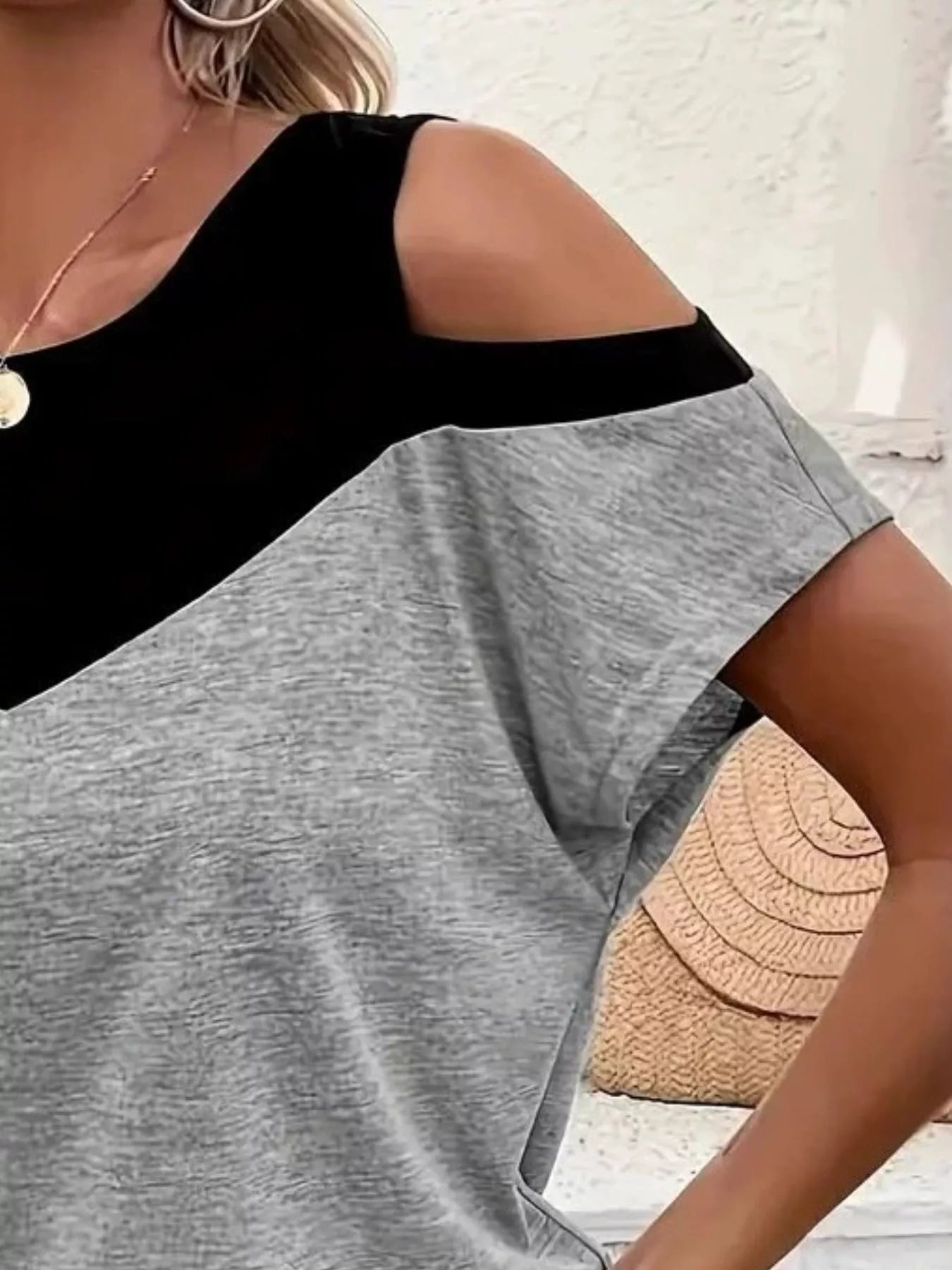 Trendsi Cold Shoulder Color Block T-Shirt -