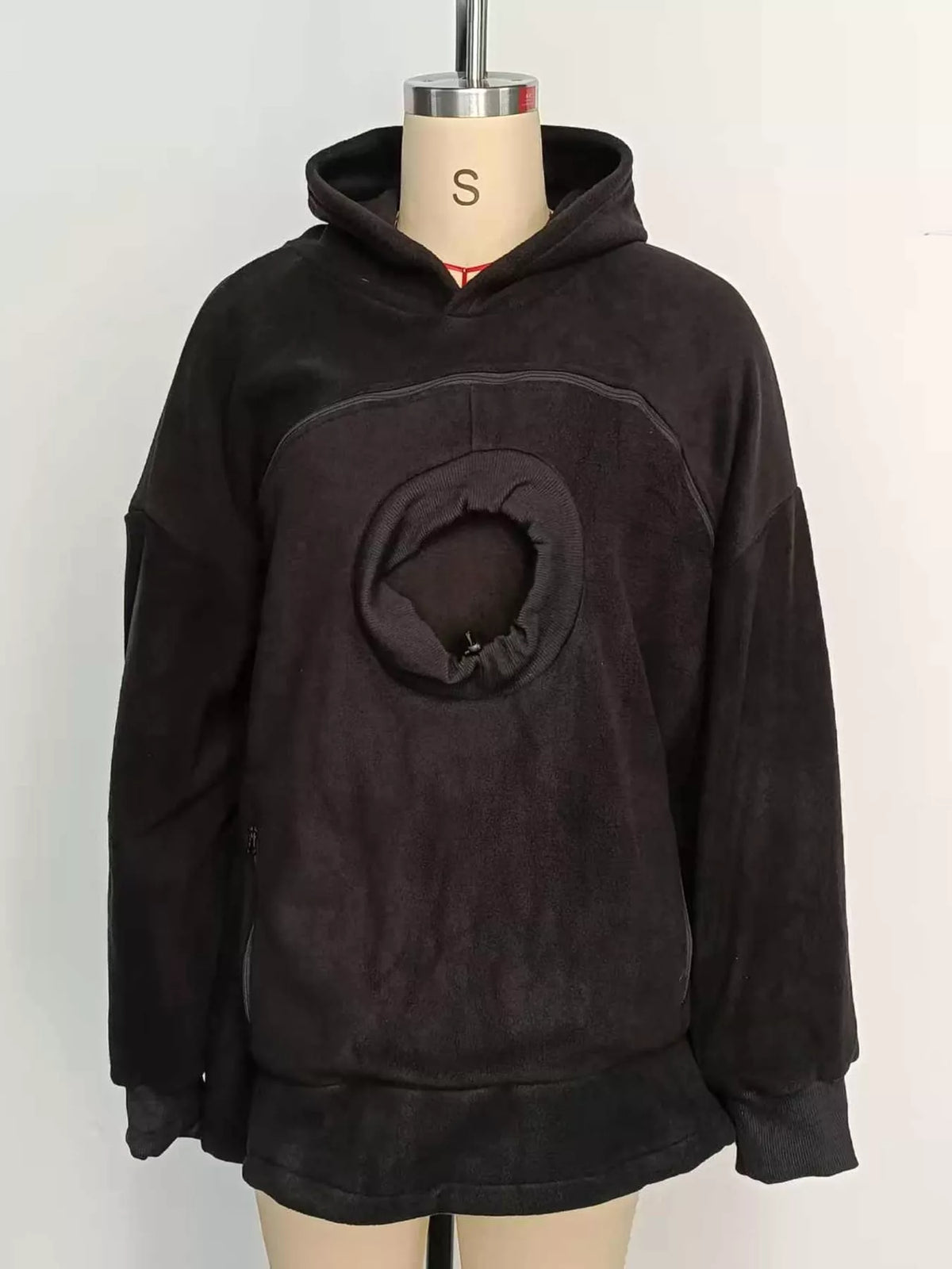 Pet-pouch hoodie, black mannequin front