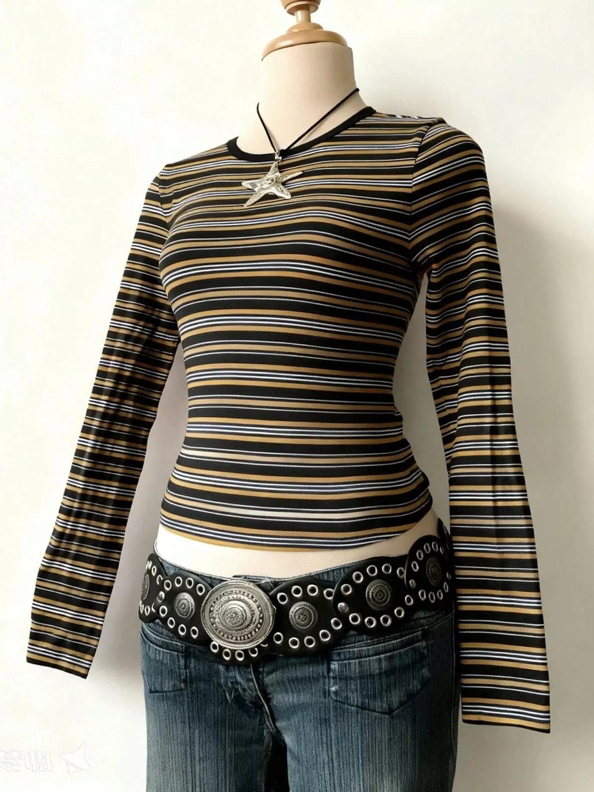 Round neck long sleeve t-shirt, product view