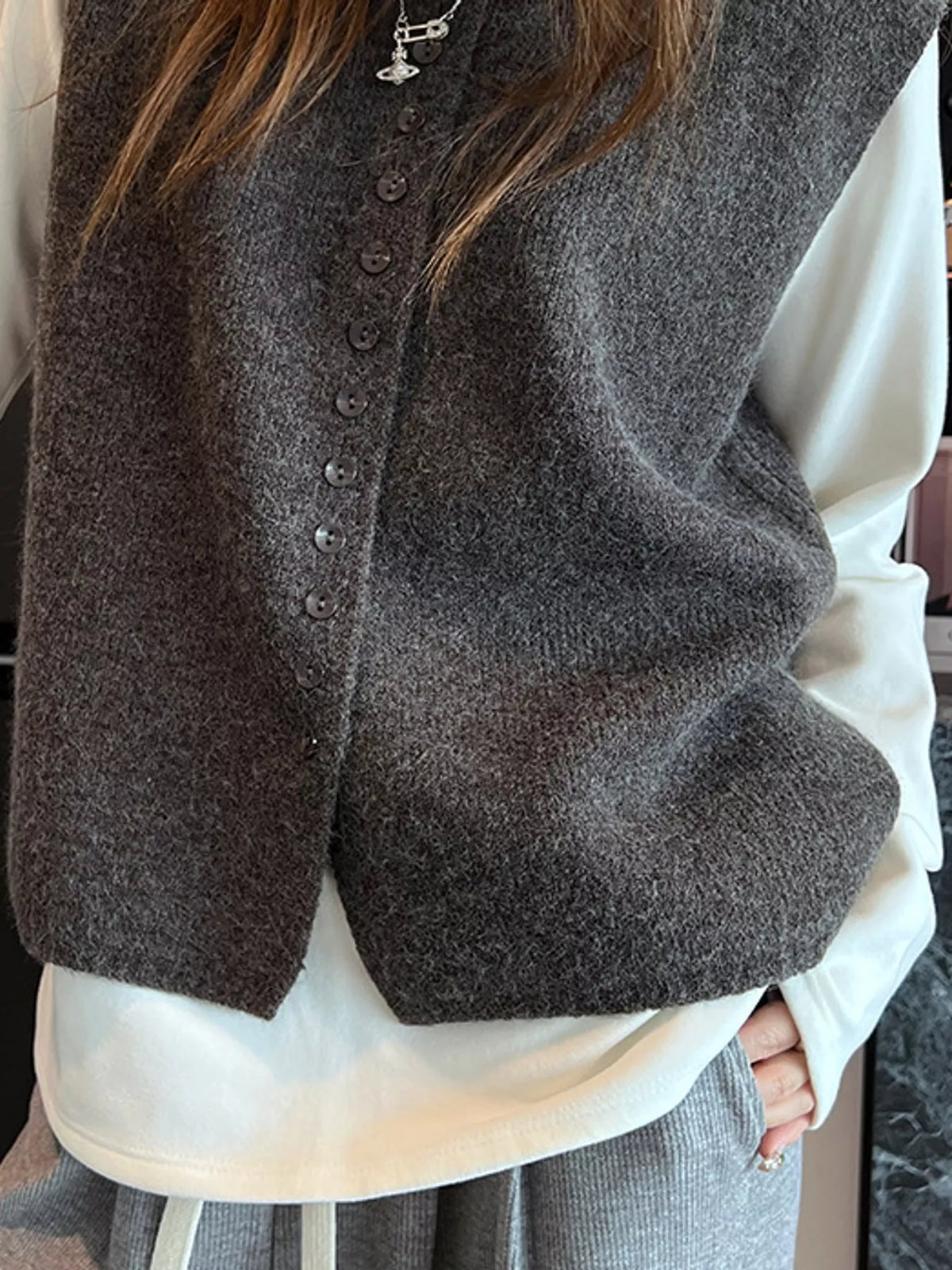 Sleeveless sweater vest, garment detail