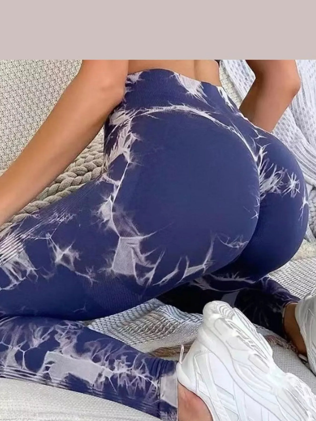 Navy high-waisted tie dye seamless active leggings, back view