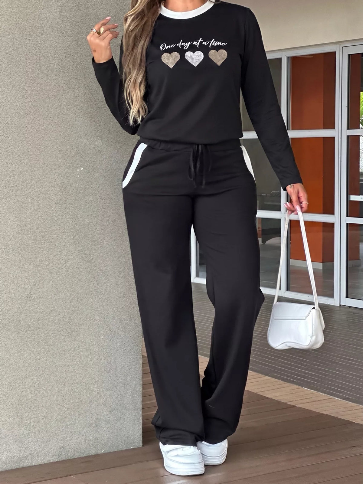 Black heart-graphic top and pants set
