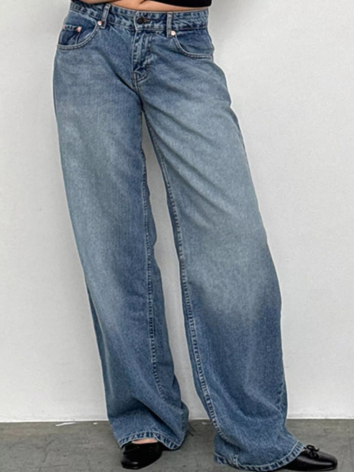 Wide-Leg Vintage Wash Jeans in blue, front view