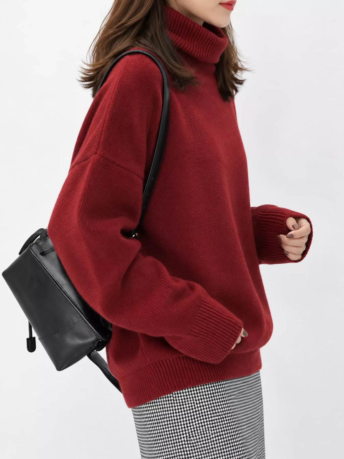 Turtleneck sweater, burgundy side
