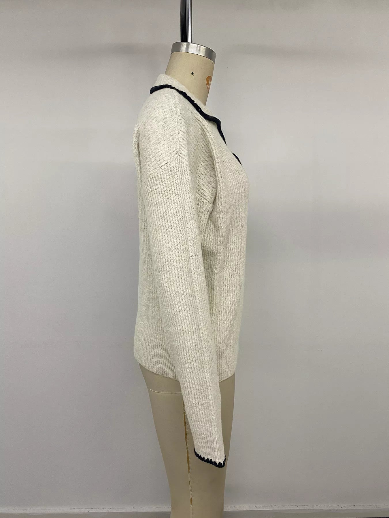 Trendsi Contrast Trim Dropped Shoulder Sweater -