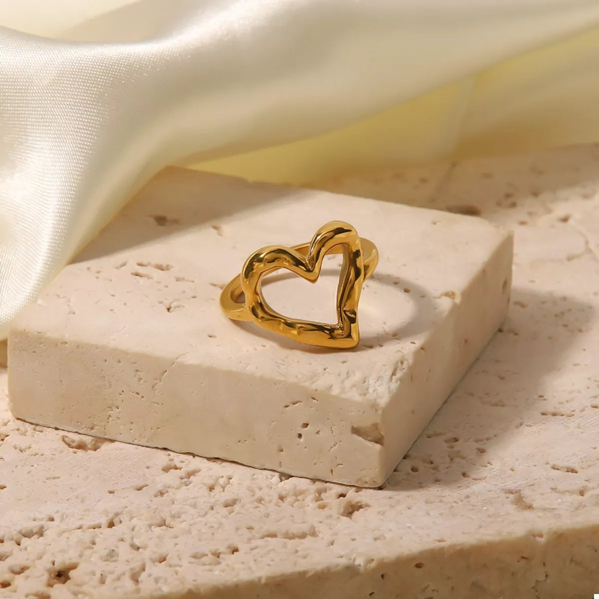 Trendsi 18K Gold-Plated Heart Ring -