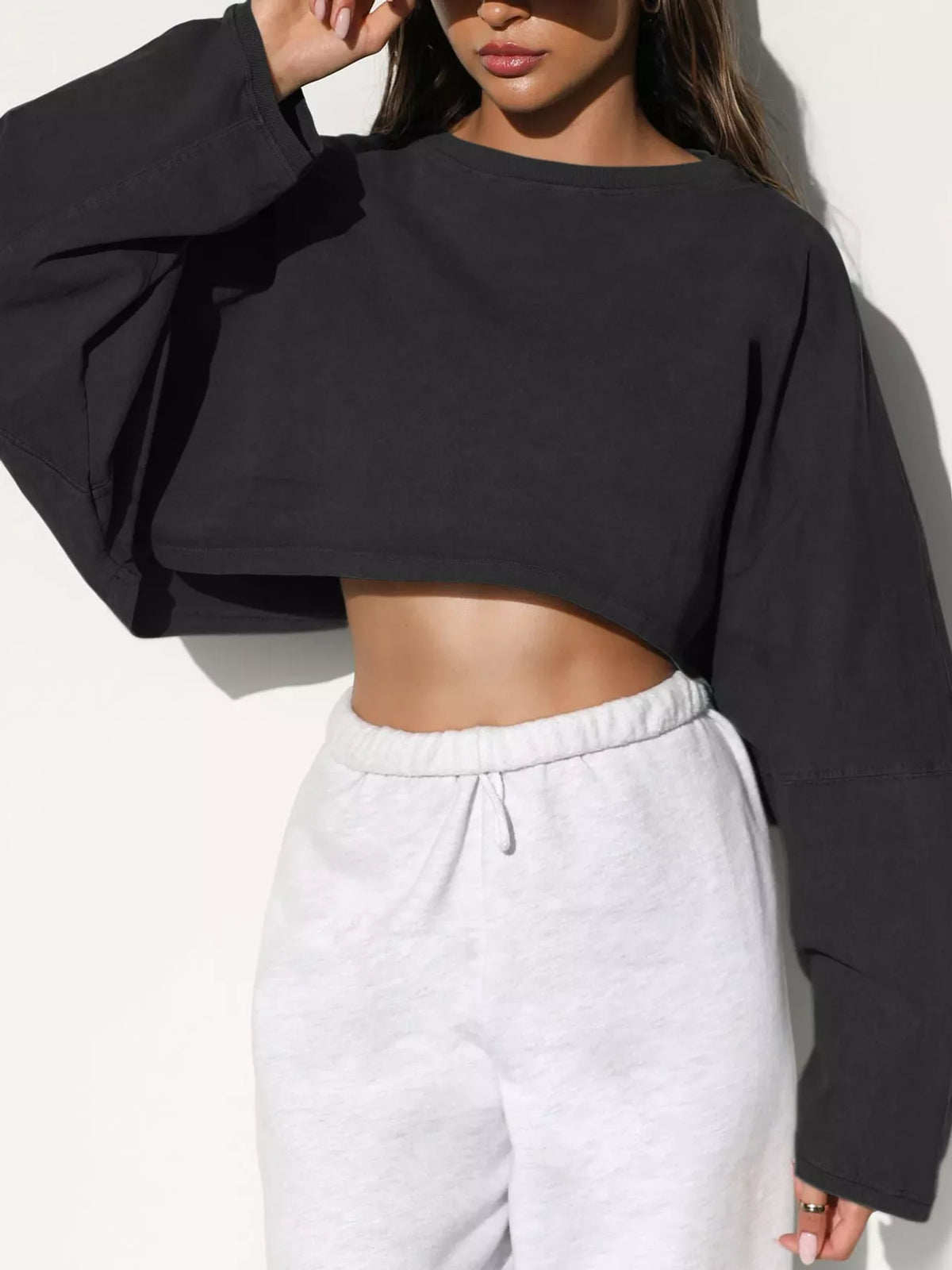 Cropped Sweatshirt in black, front view