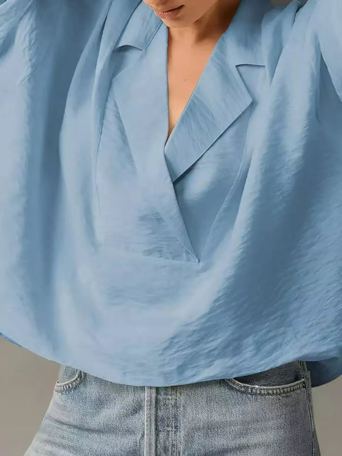 Half-sleeve blouse, blue lapel close up