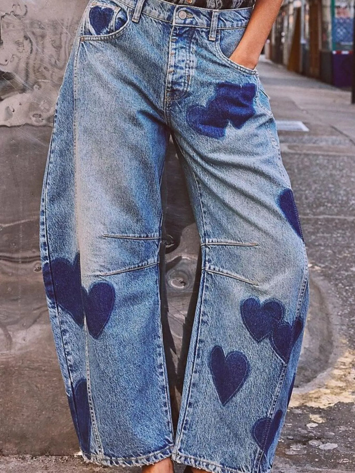Women's mid-rise wide-leg jeans