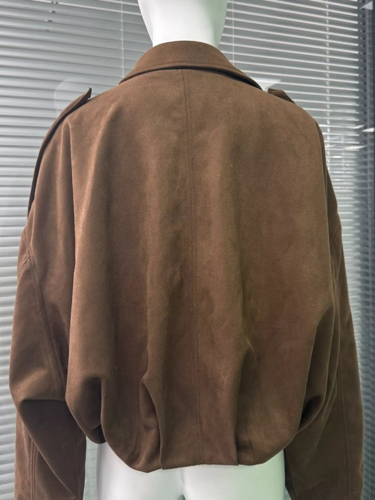 Cropped zip jacket, camel mannequin back