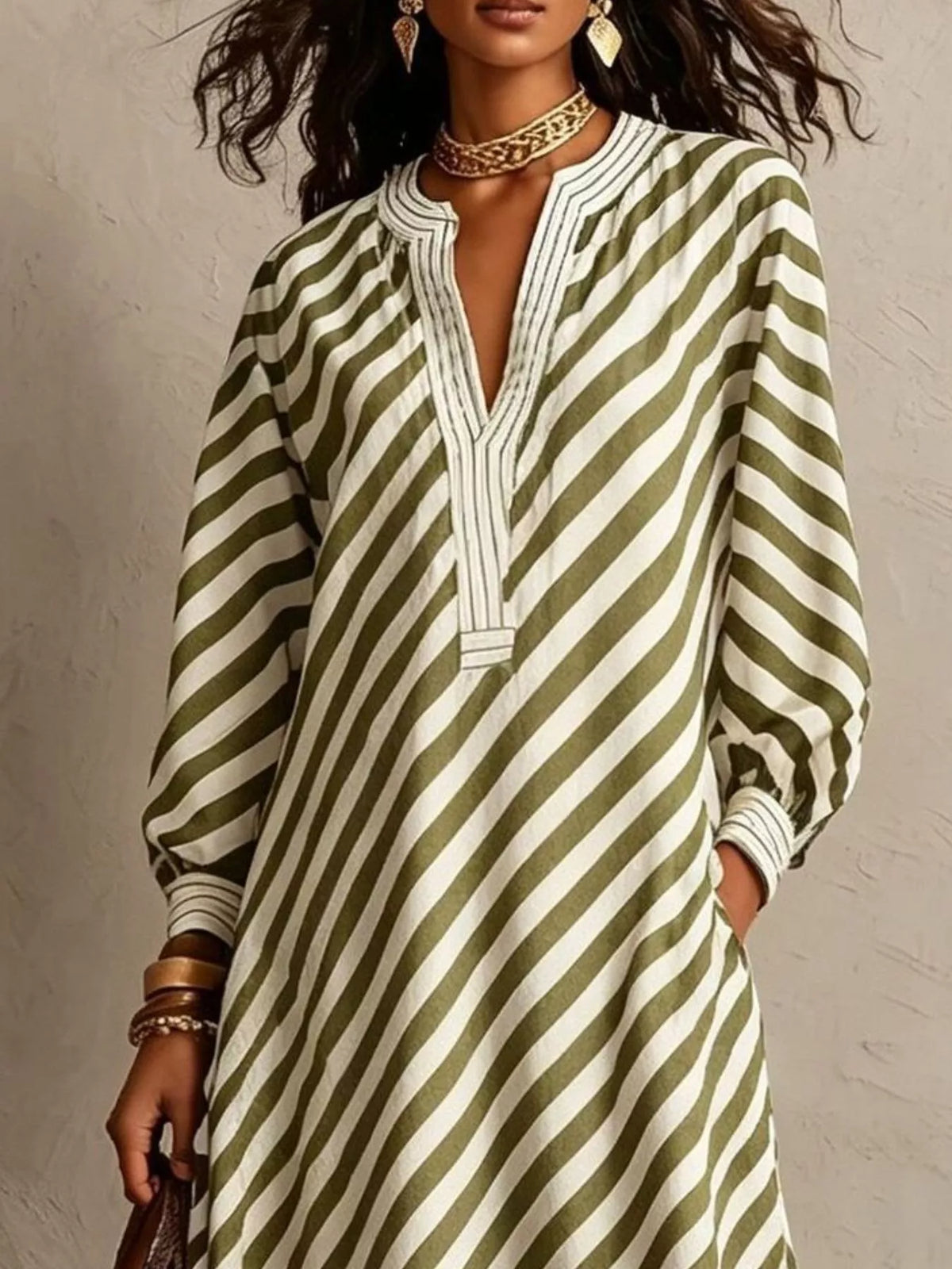 Striped Long Sleeves Maxi Dress in green, neckline detail