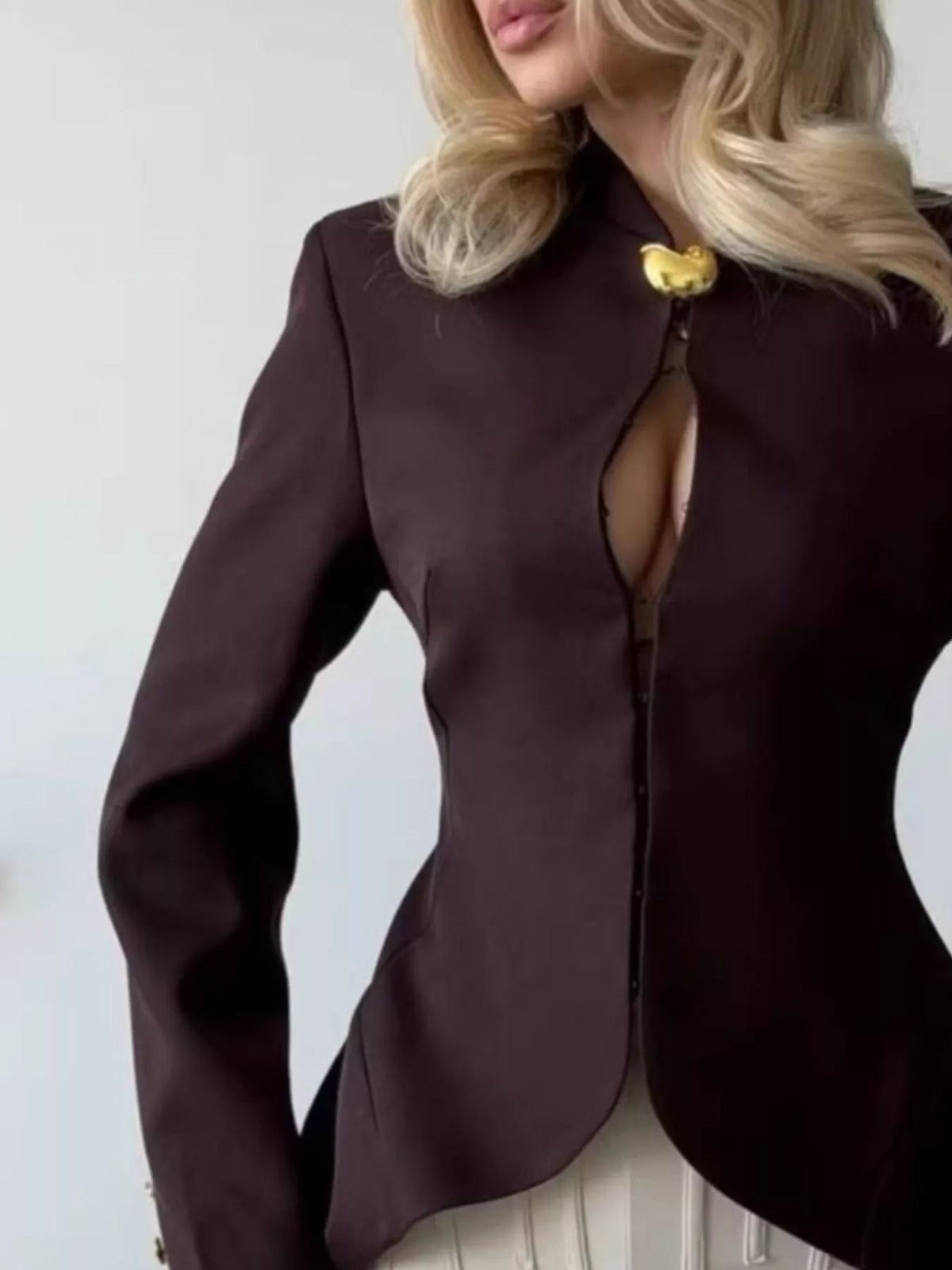 Round neck long sleeve blazer, construction and design details