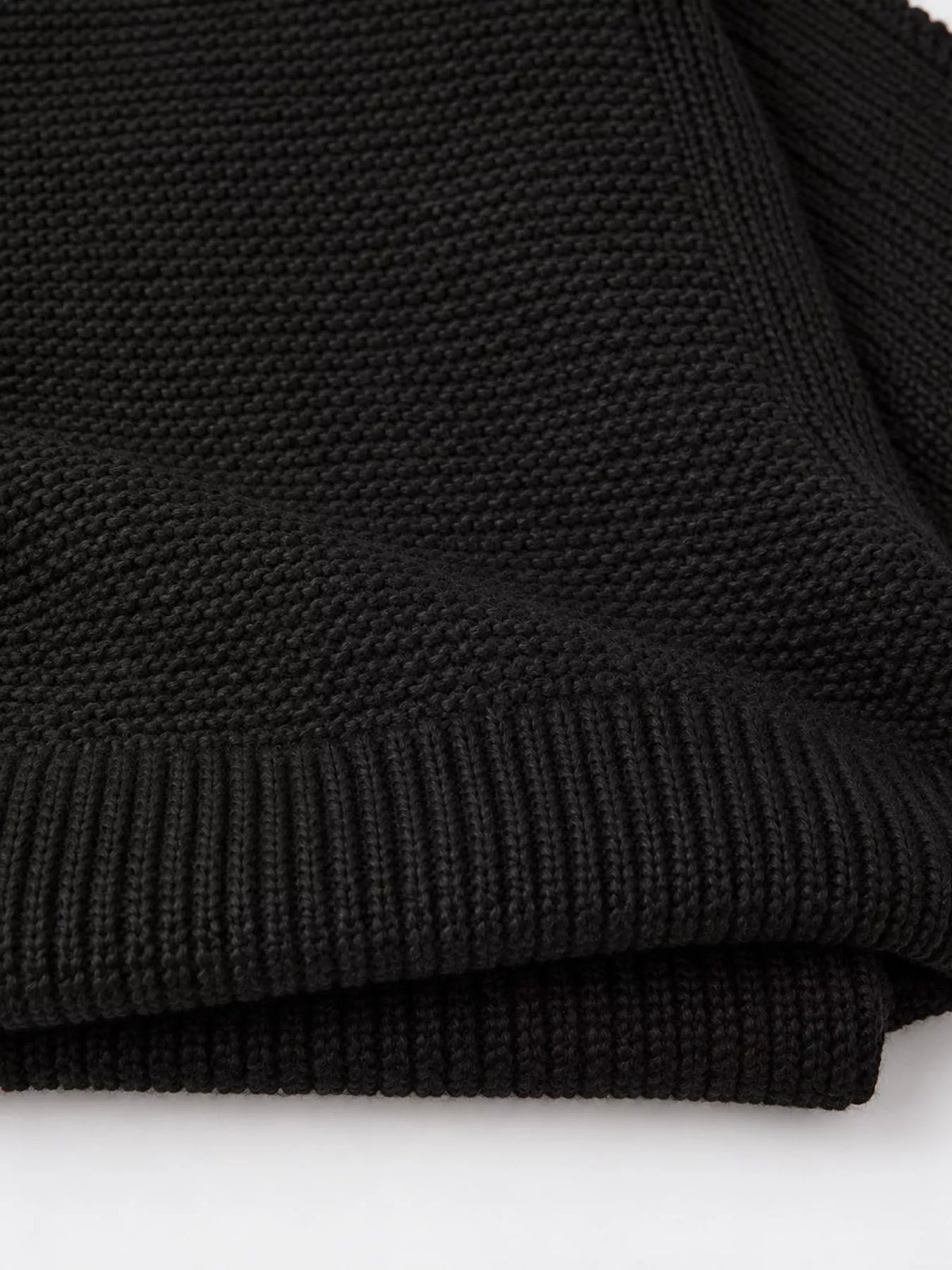 Three-quarter sleeve sweater, garment detail