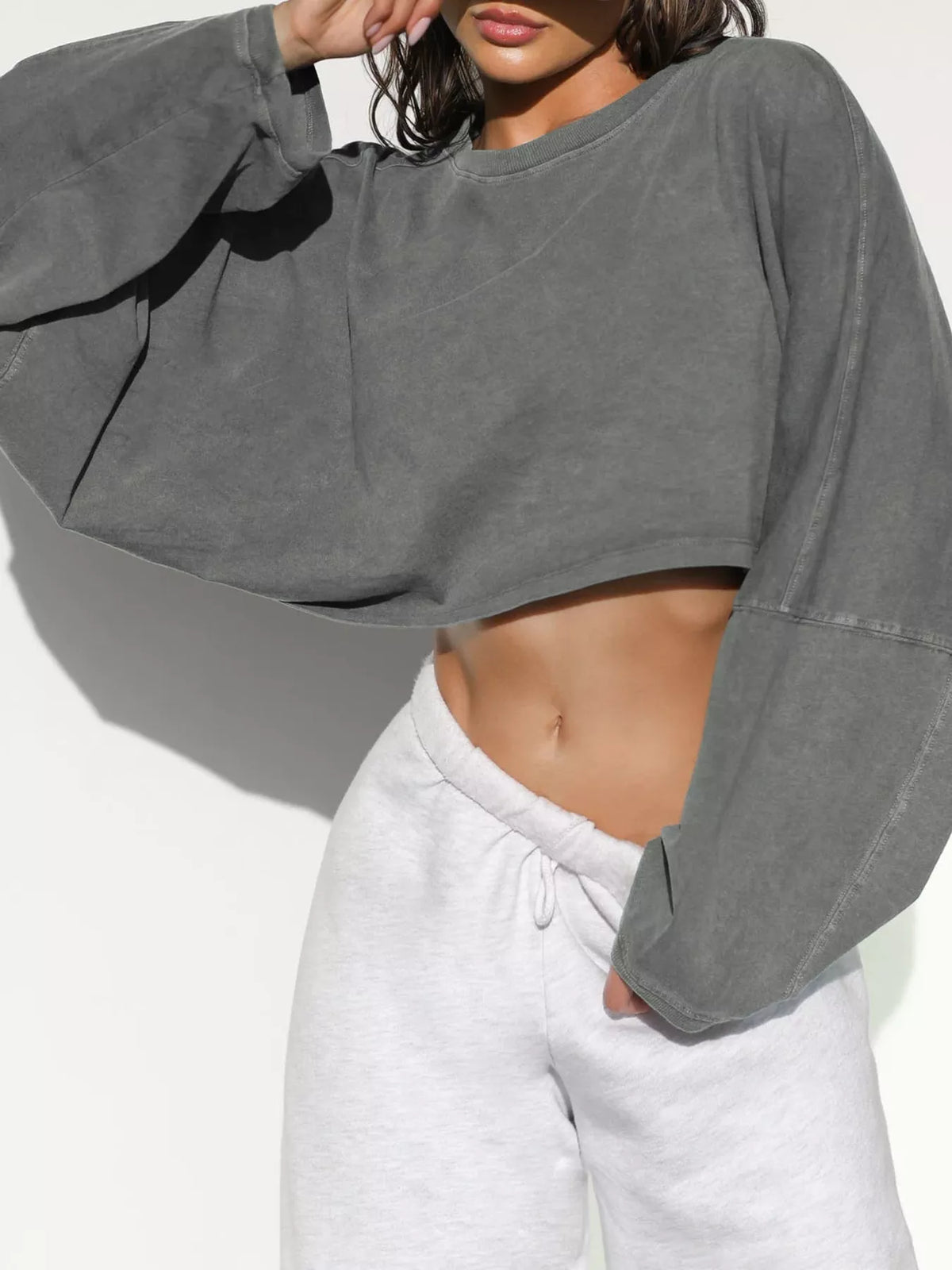 Cropped Sweatshirt in dark gray, front view