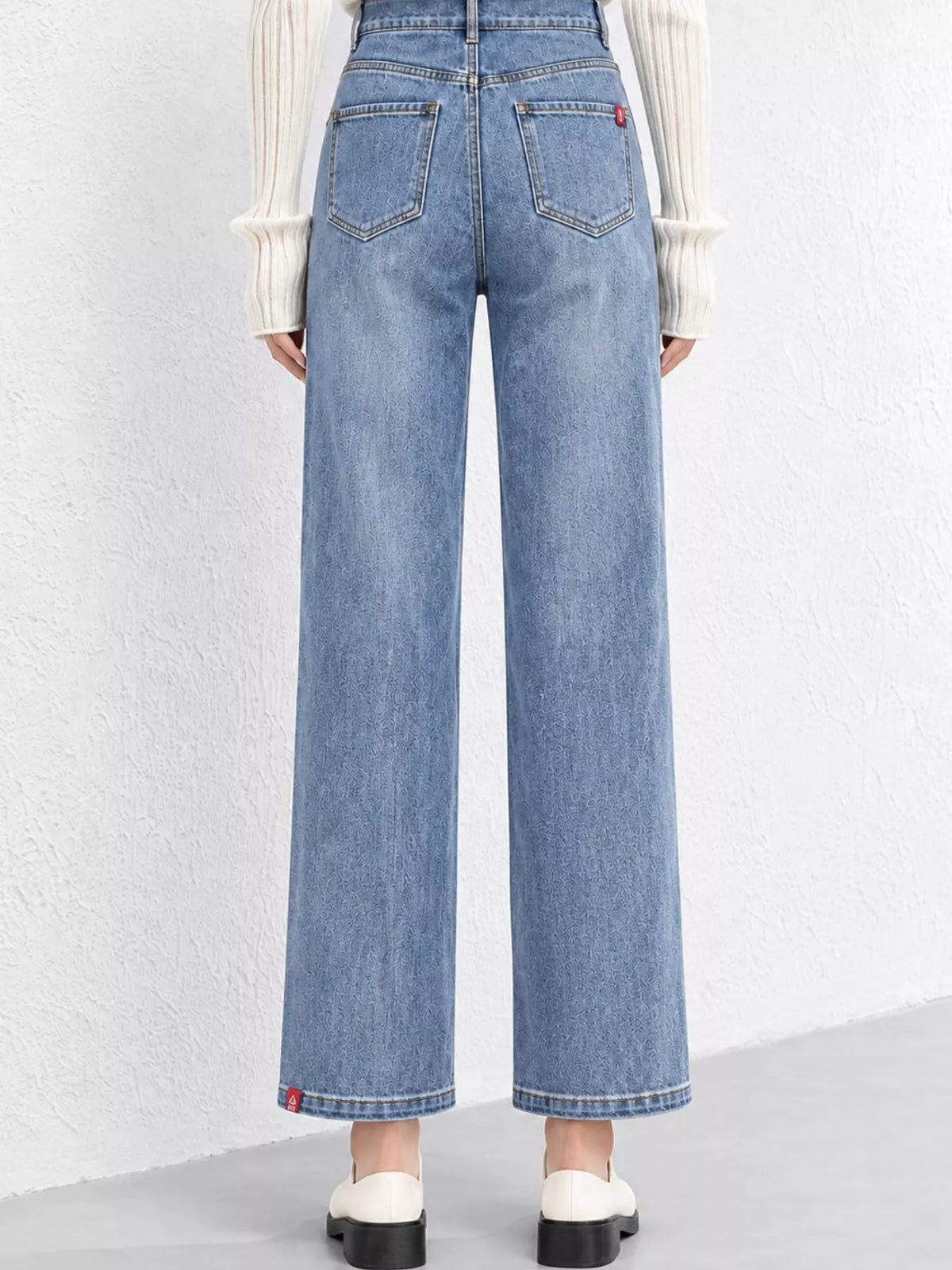 Straight-leg jeans
