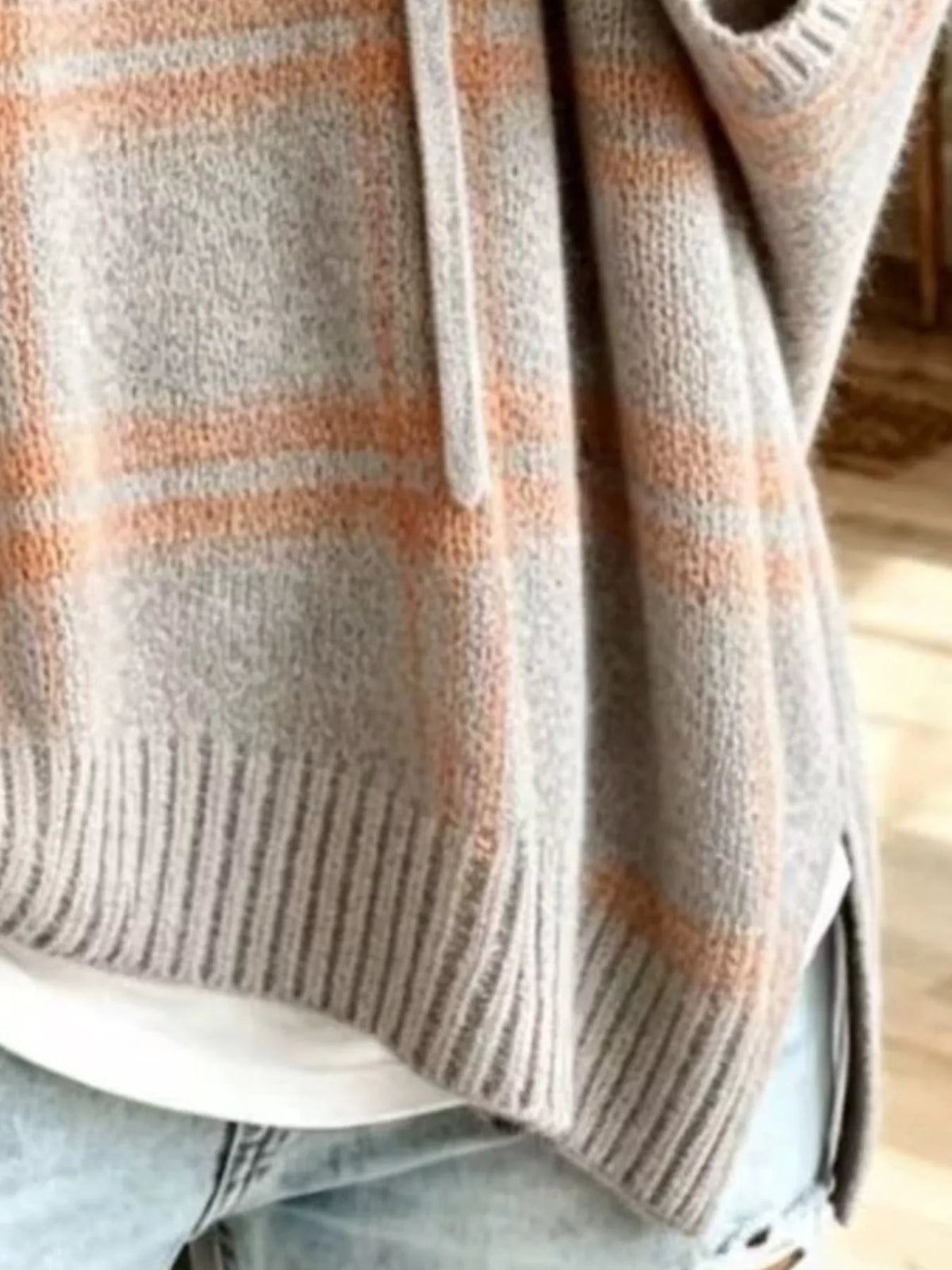 Gray plaid hooded sweater, sleeve and knit detail