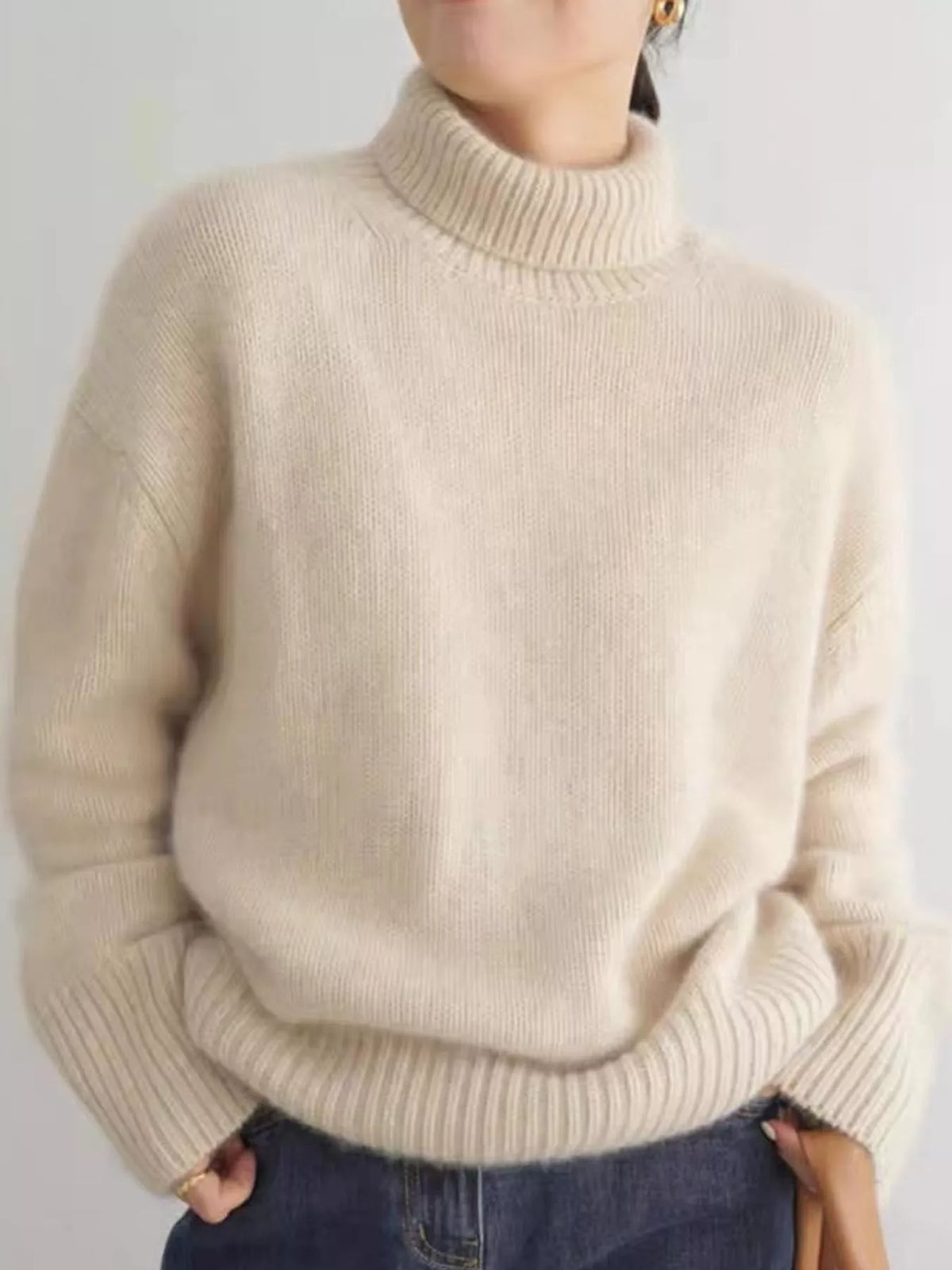 Turtleneck sweater, cream front