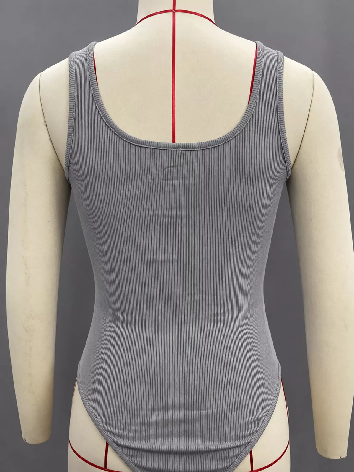 Ribbed bodysuit, gray mannequin back