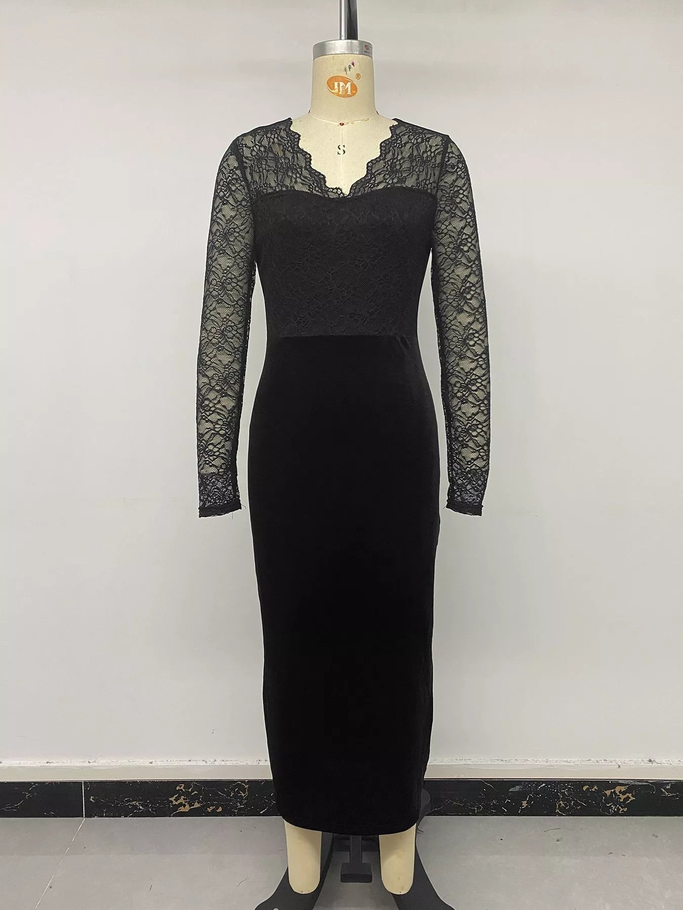 Trendsi Elegant Lace and Velvet Midi Dress -