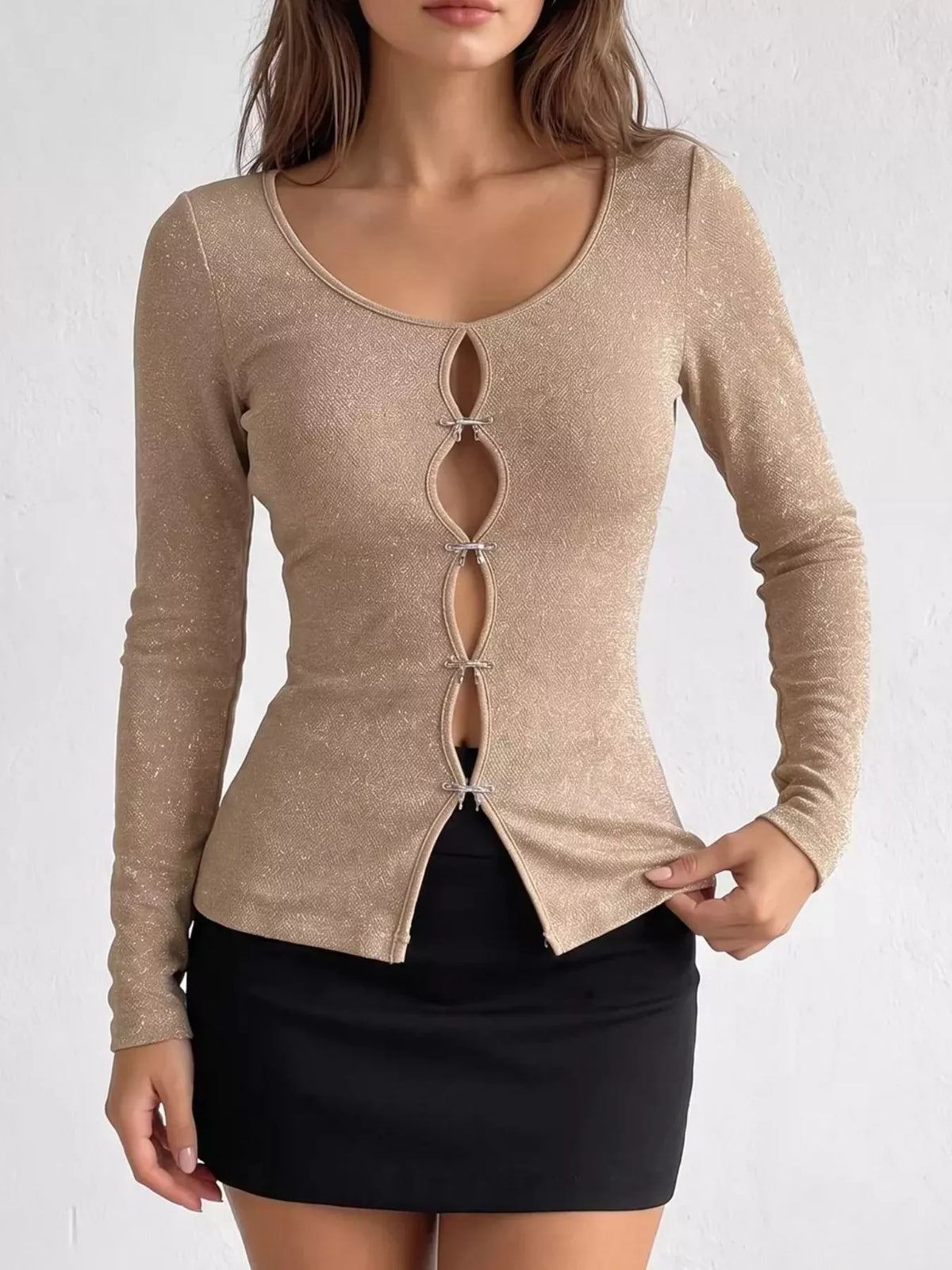 Long Sleeve Cut-Out T-Shirt in khaki