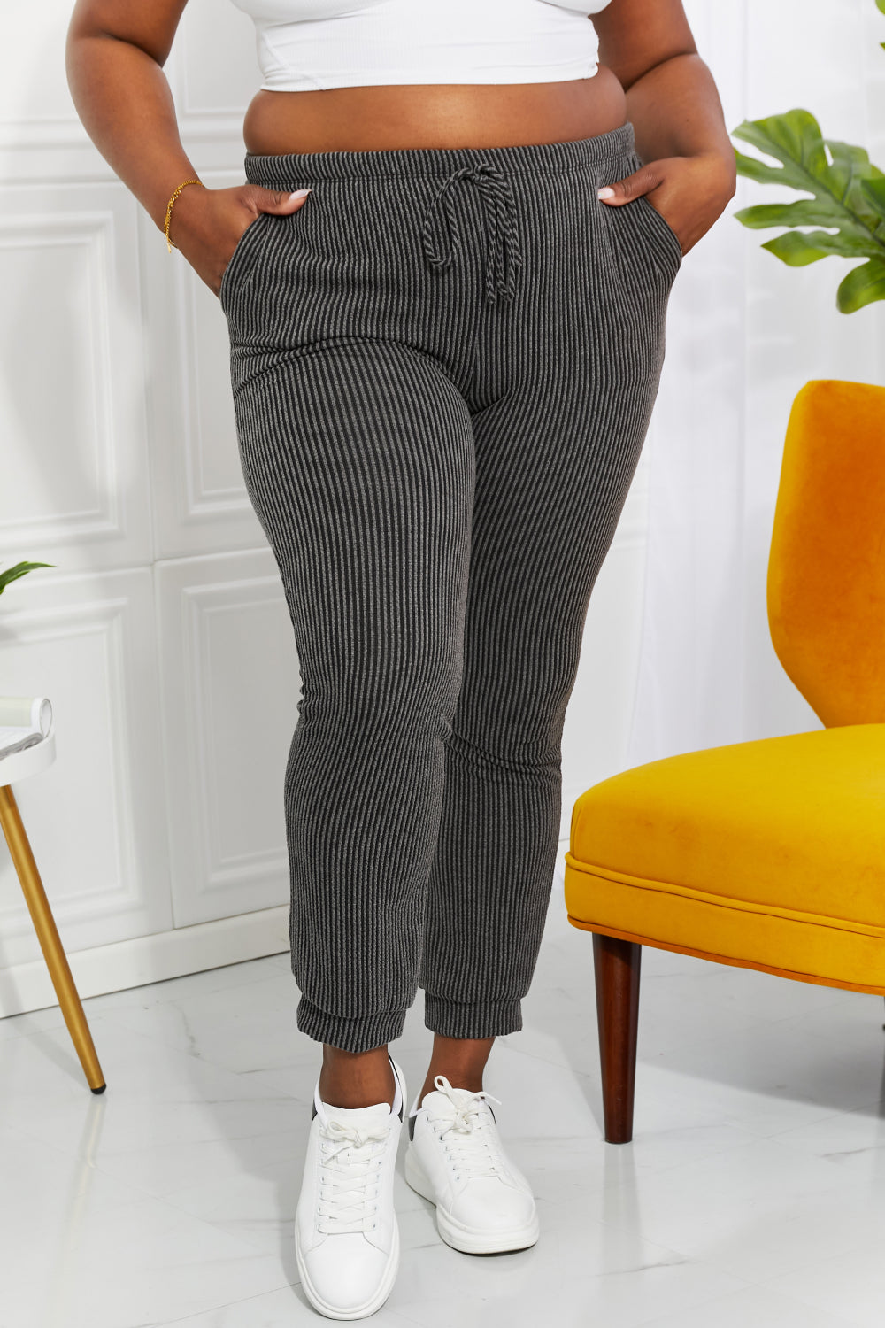 Women's joggers – product view 6